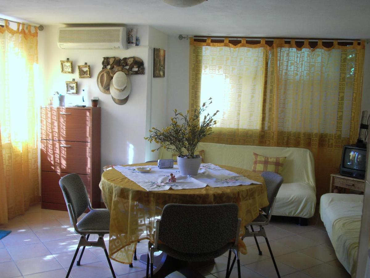 Aperitif - Happy Time - Naturist Culture Under 40 Tourists And Students - Free Bed For Volunteers Hostel *
