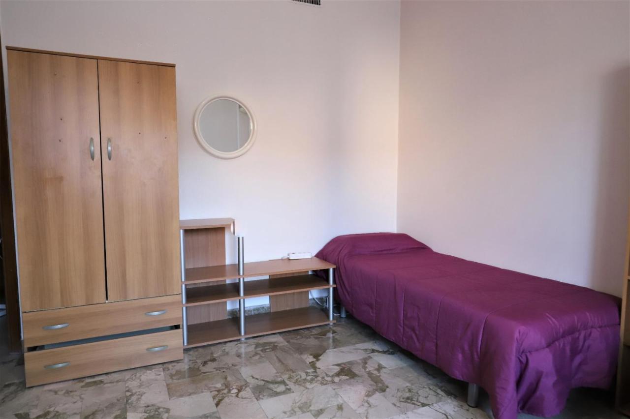 Hostel Aperitif - Happy Time - Naturist Culture Under 40 Tourists And Students - Free Bed For Volunteers *
