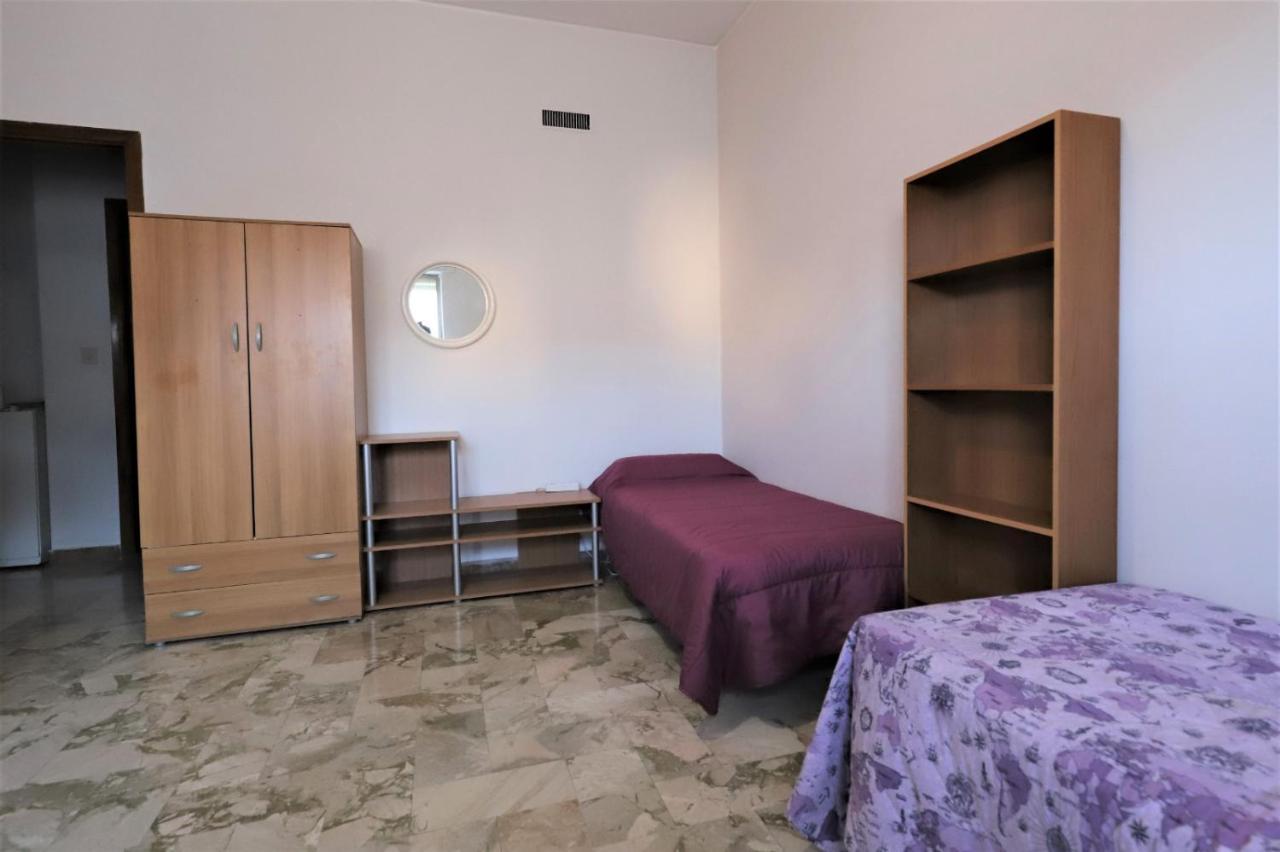 Aperitif - Happy Time - Naturist Culture Under 40 Tourists And Students - Free Bed For Volunteers