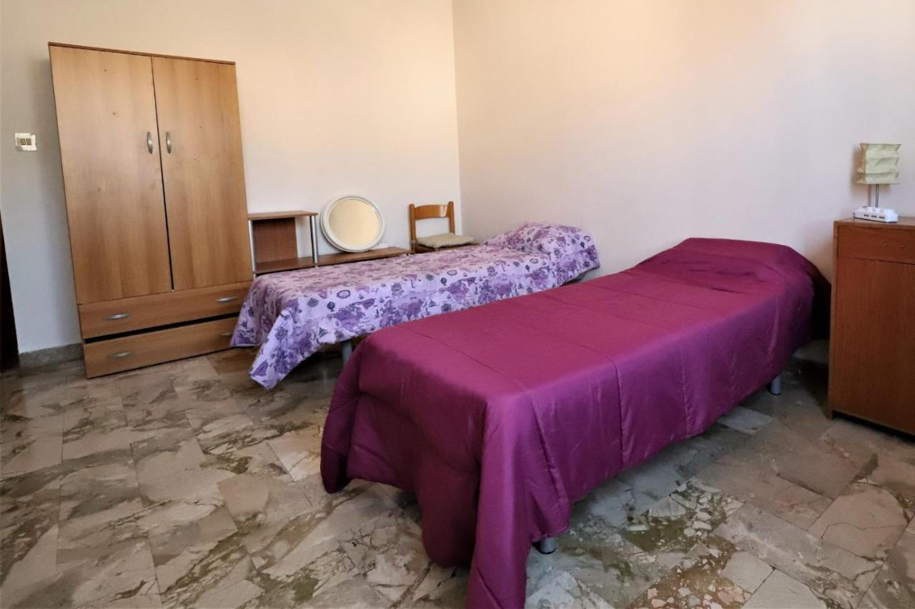 Aperitif - Happy Time - Naturist Culture Under 40 Tourists And Students - Free Bed For Volunteers