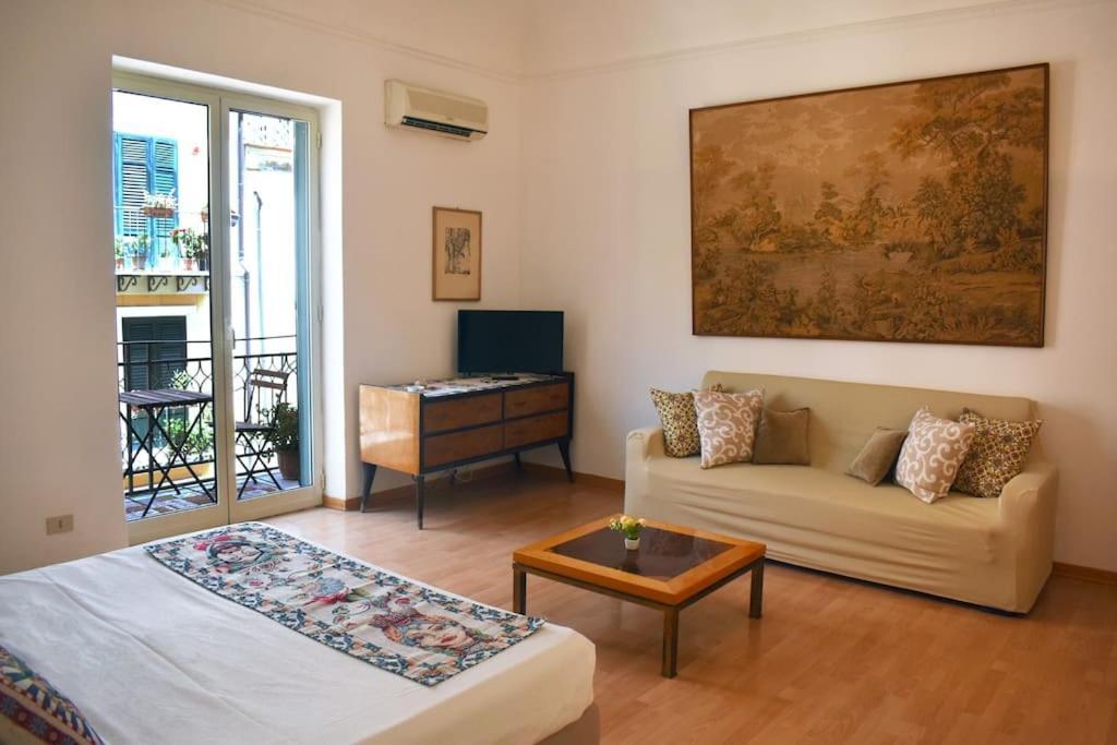 Apartamento Nel Centro Storico Di - Via Meli's House