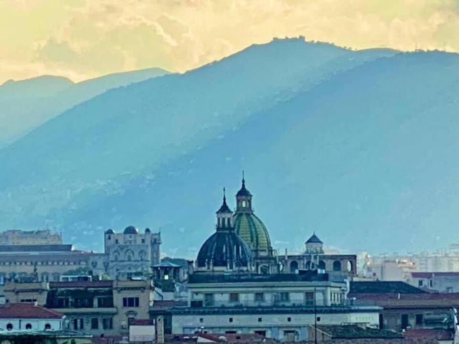 Donna Isabella A Ballaro Appartamento