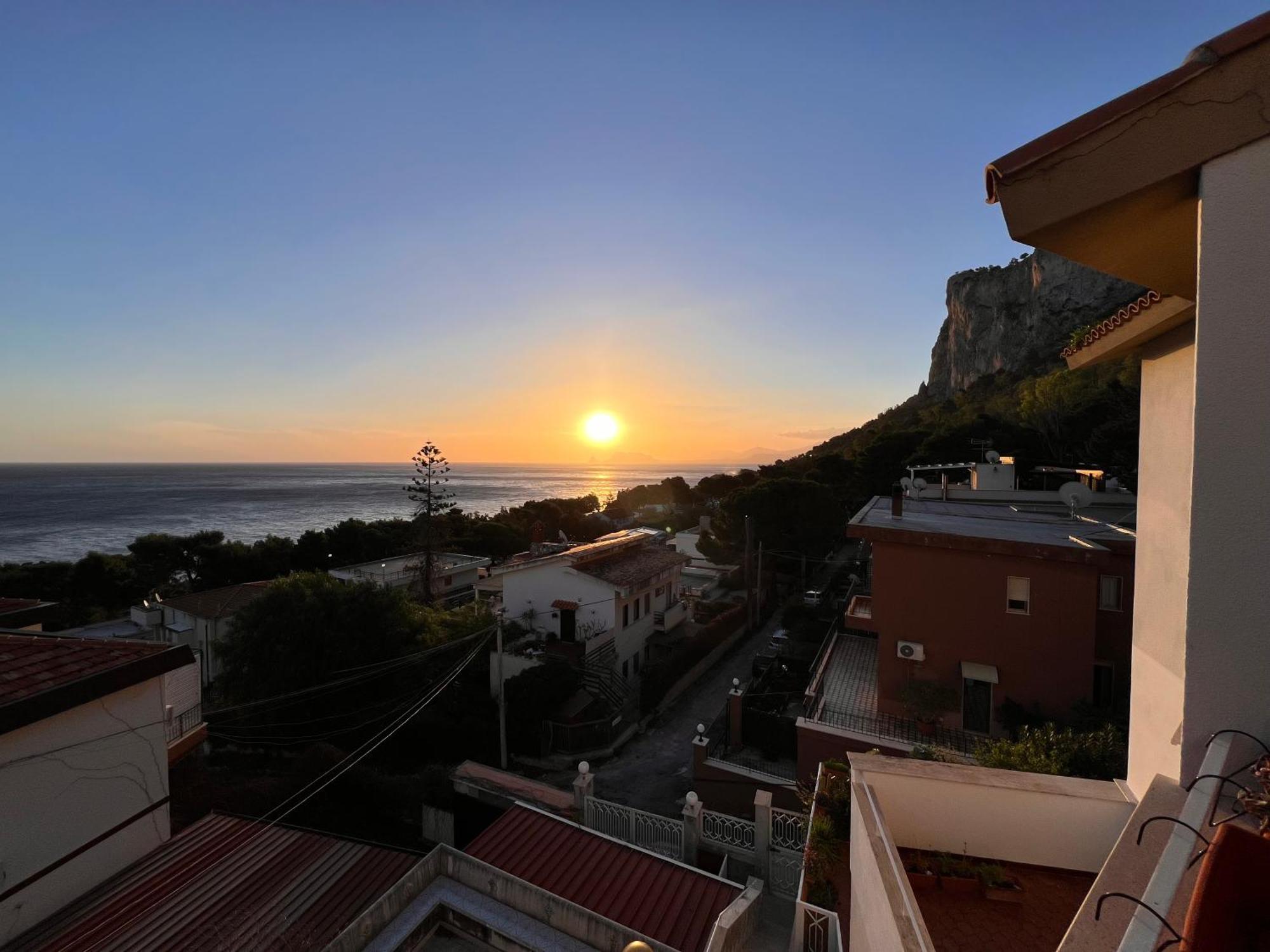 Apartment Banksy Addaura Mondello