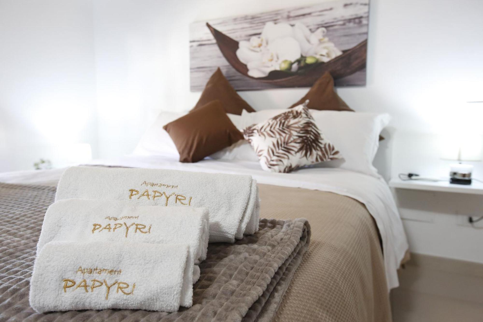 Papyri Apartment *