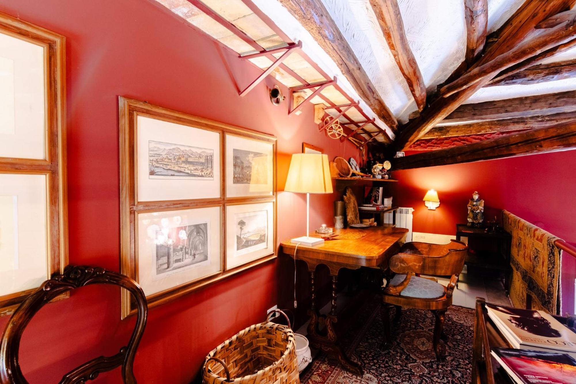 Apartment La Dimora Del Conte, Immersa Nel In Centro Citta Palermo