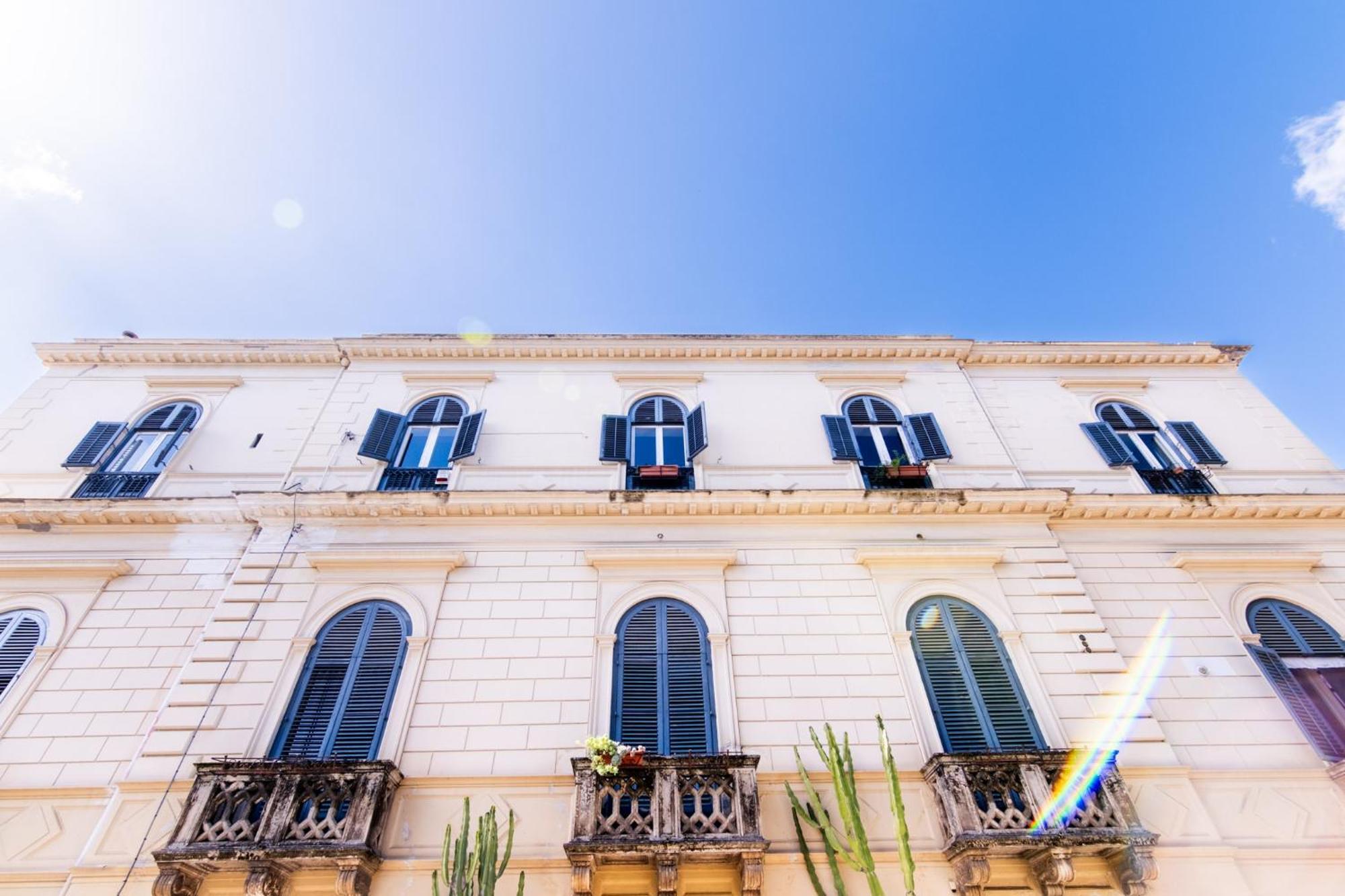 Apartment La Dimora Del Conte, Immersa Nel In Centro Citta Palermo