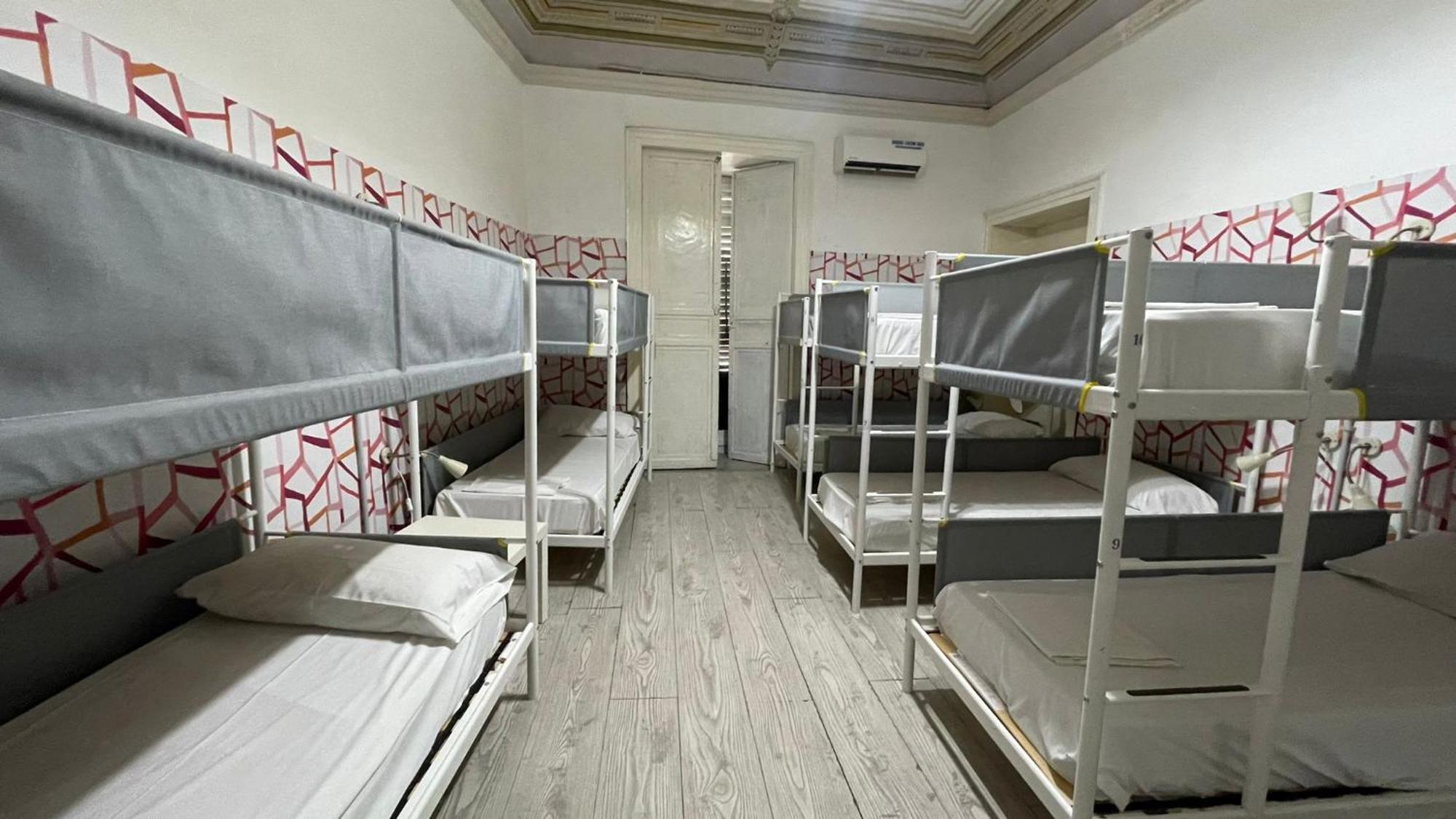 Hostel Balarm - And Bar *