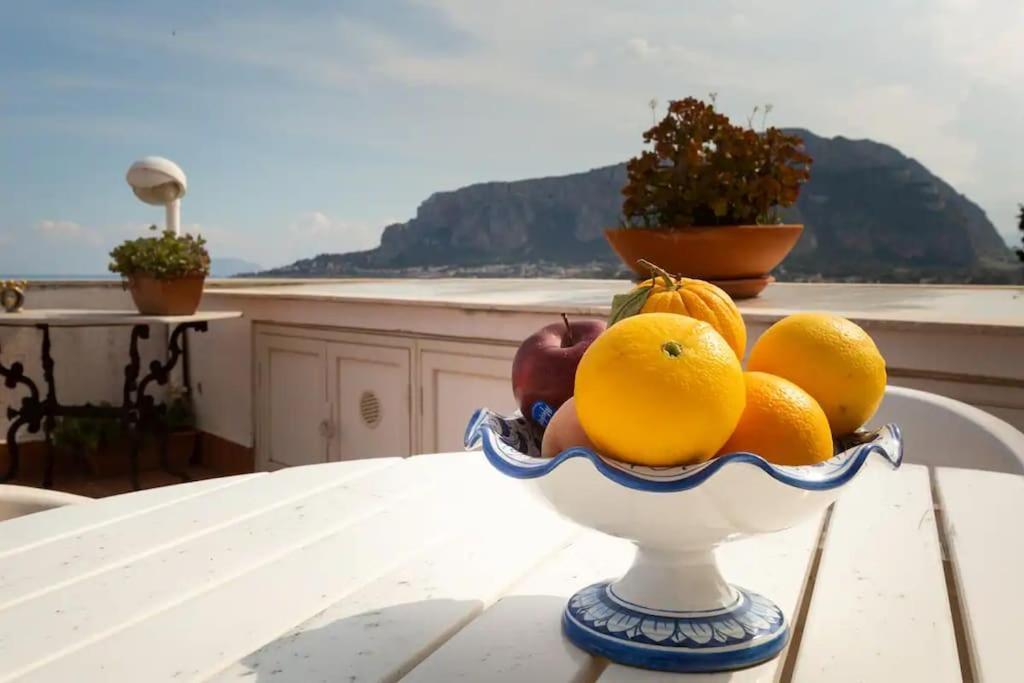 Emilia Mondello Emily Con Vista Sul Mare *