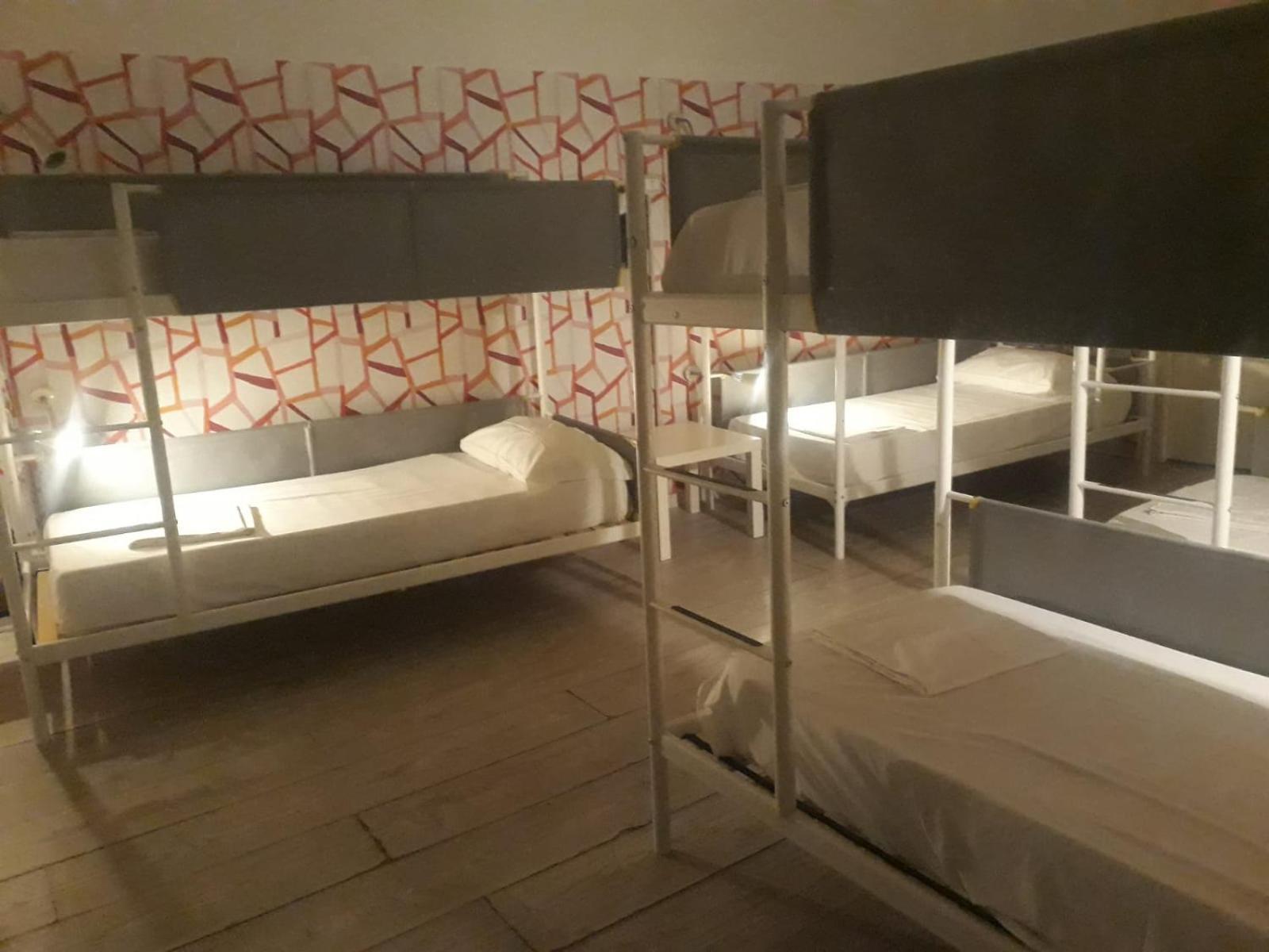 Balarm - And Bar Hostel *