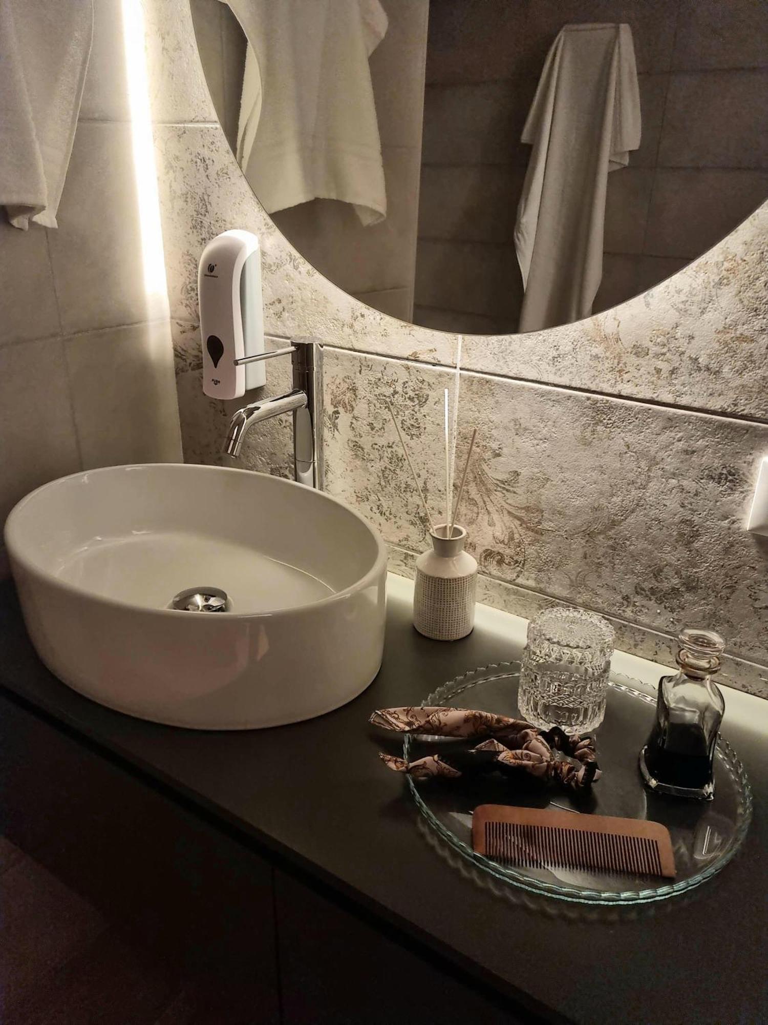 Downtown Maqueda Apartment