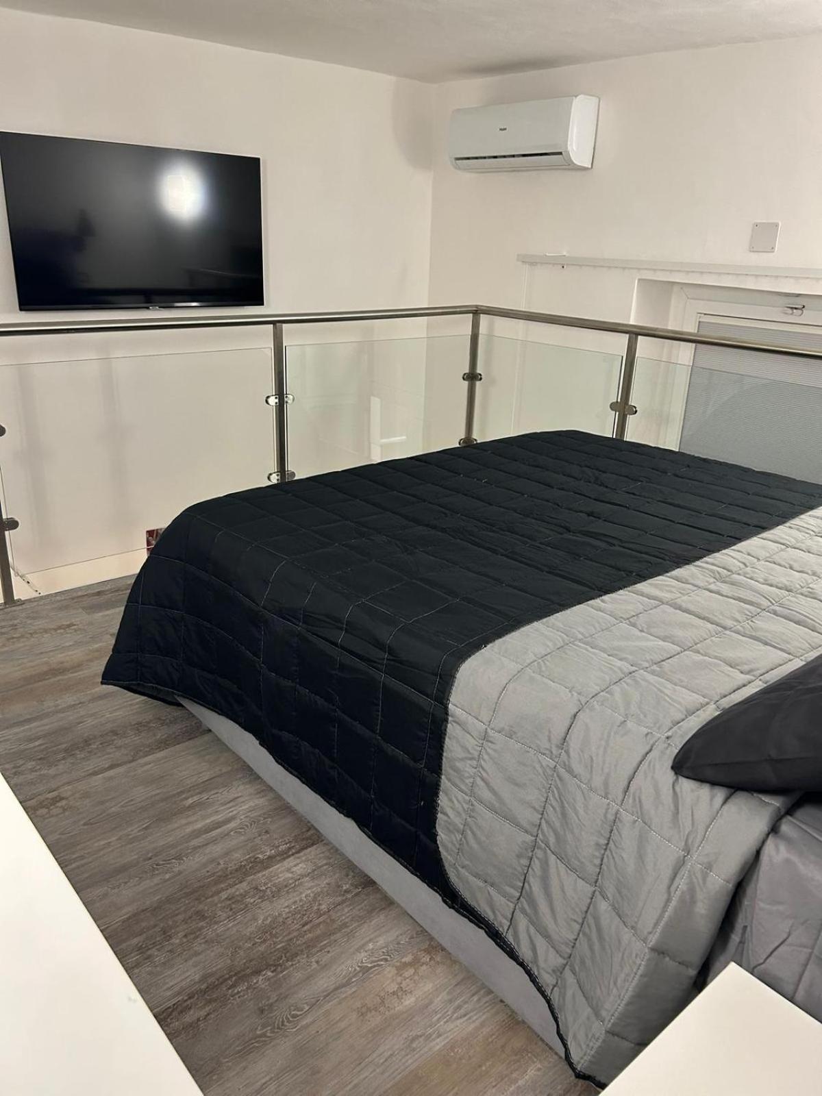 Margot House Apartment *