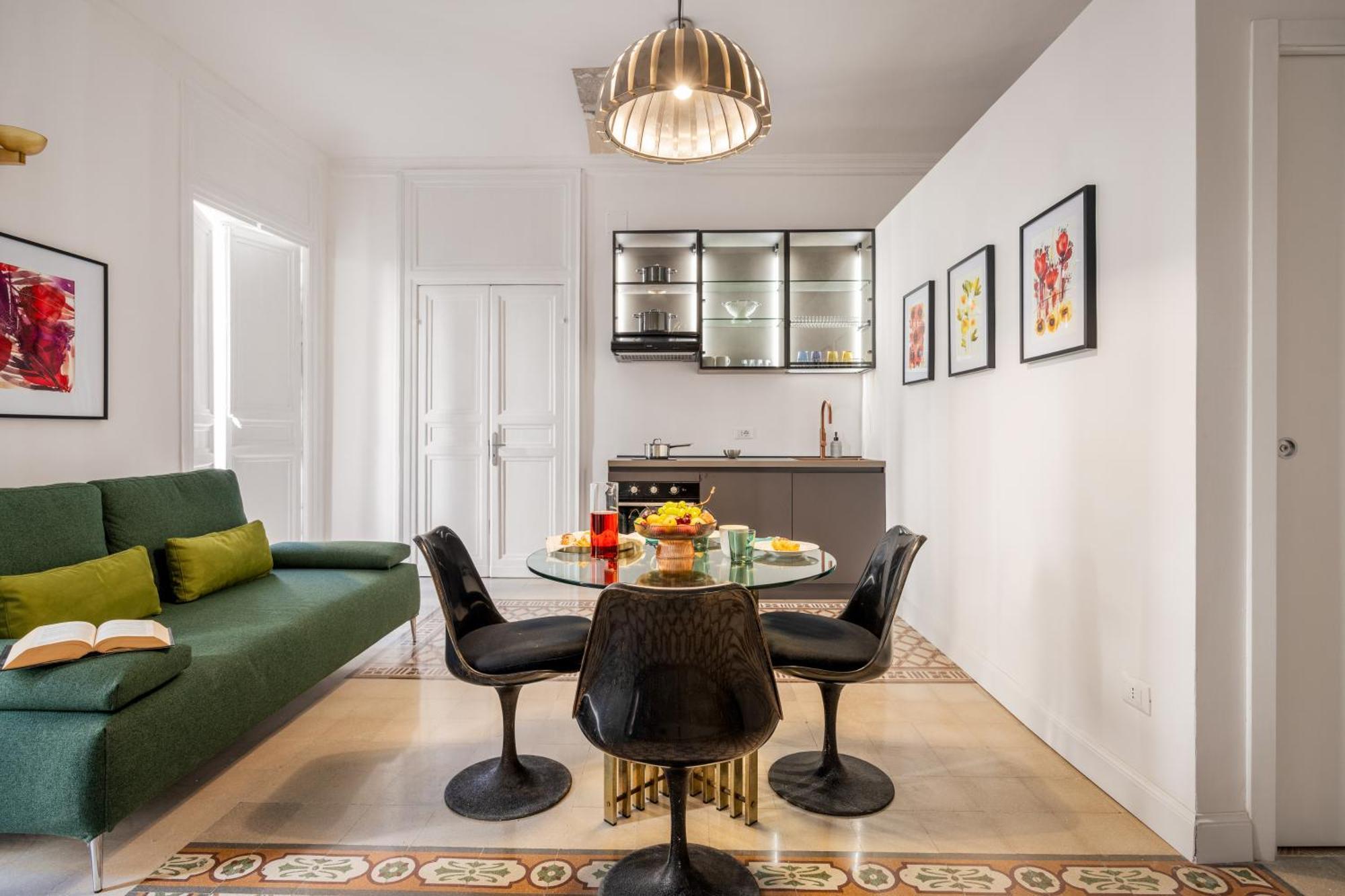 124 Maqueda Apartment
