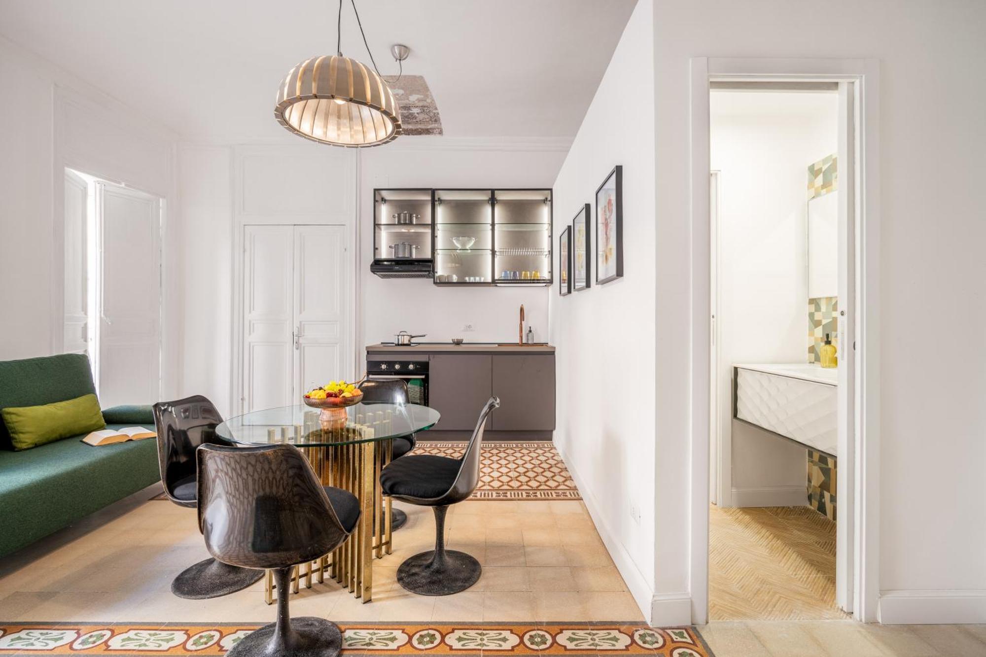124 Maqueda Apartment
