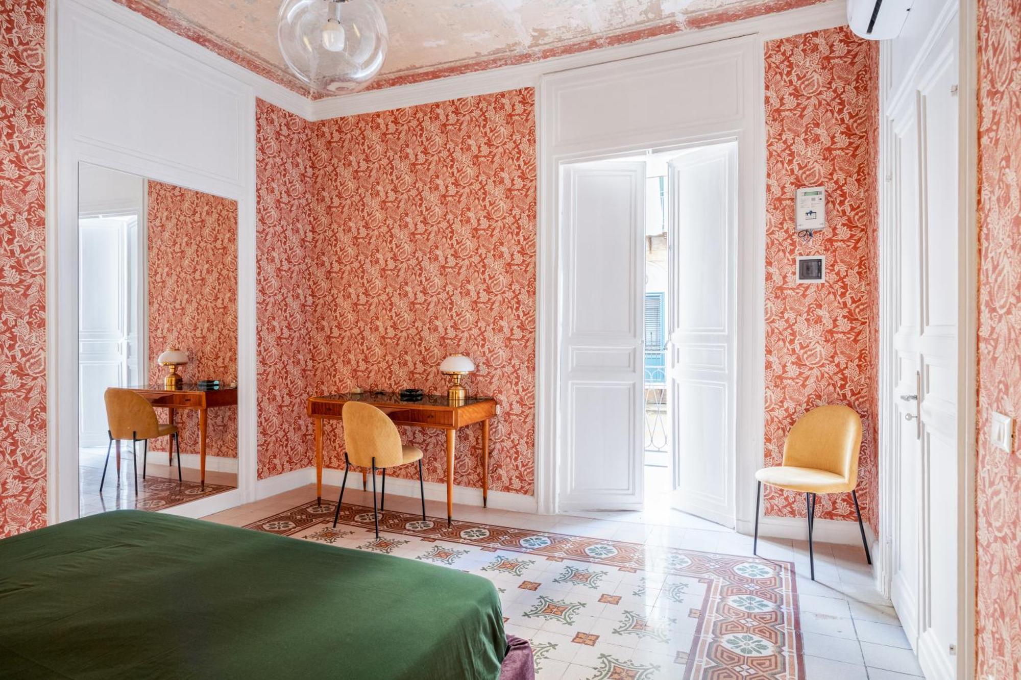 124 Maqueda Apartment