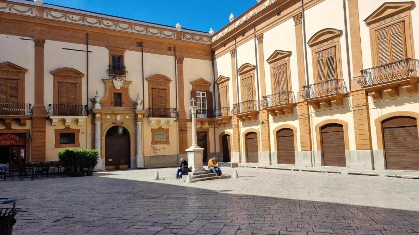 2 Sicilie And In Centro Appartamento