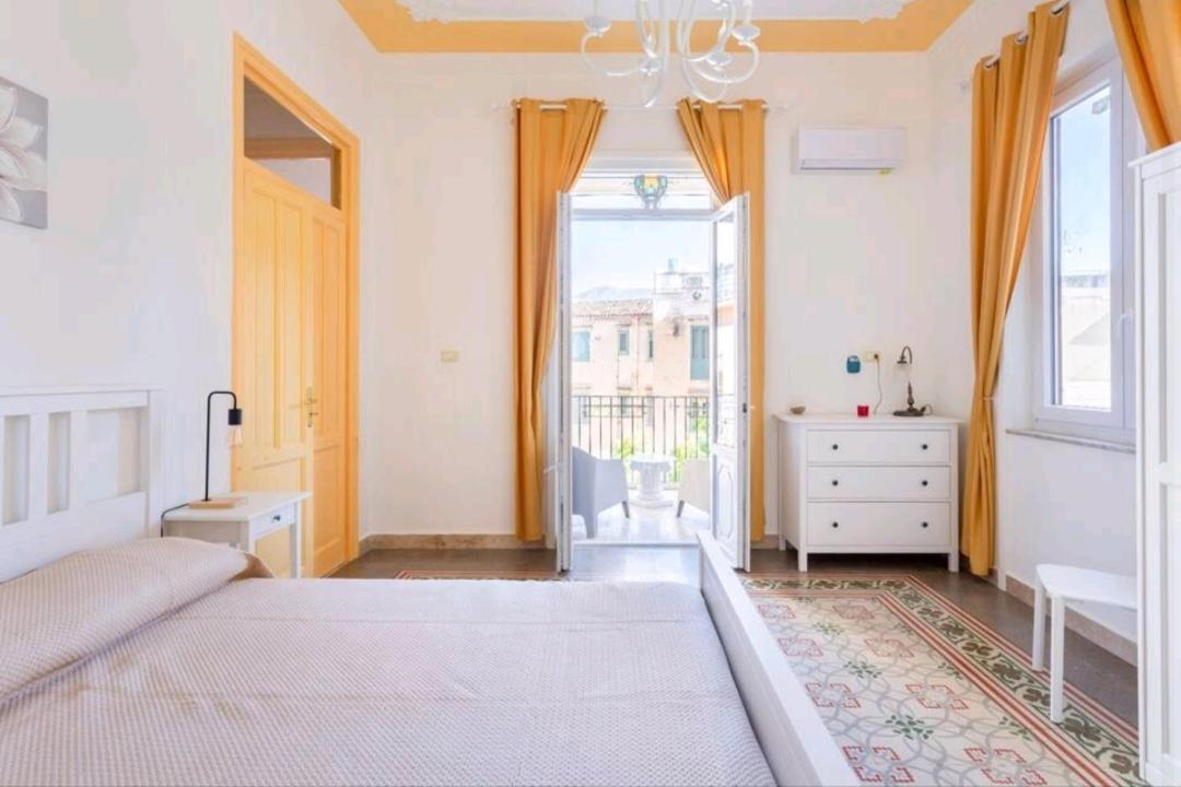 Casa vacanze Merlo House - Inside The Historical Center *
