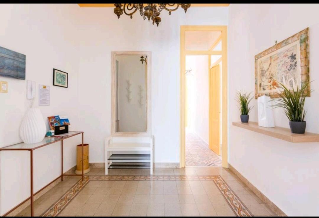 Merlo House - Inside The Historical Center Palermo