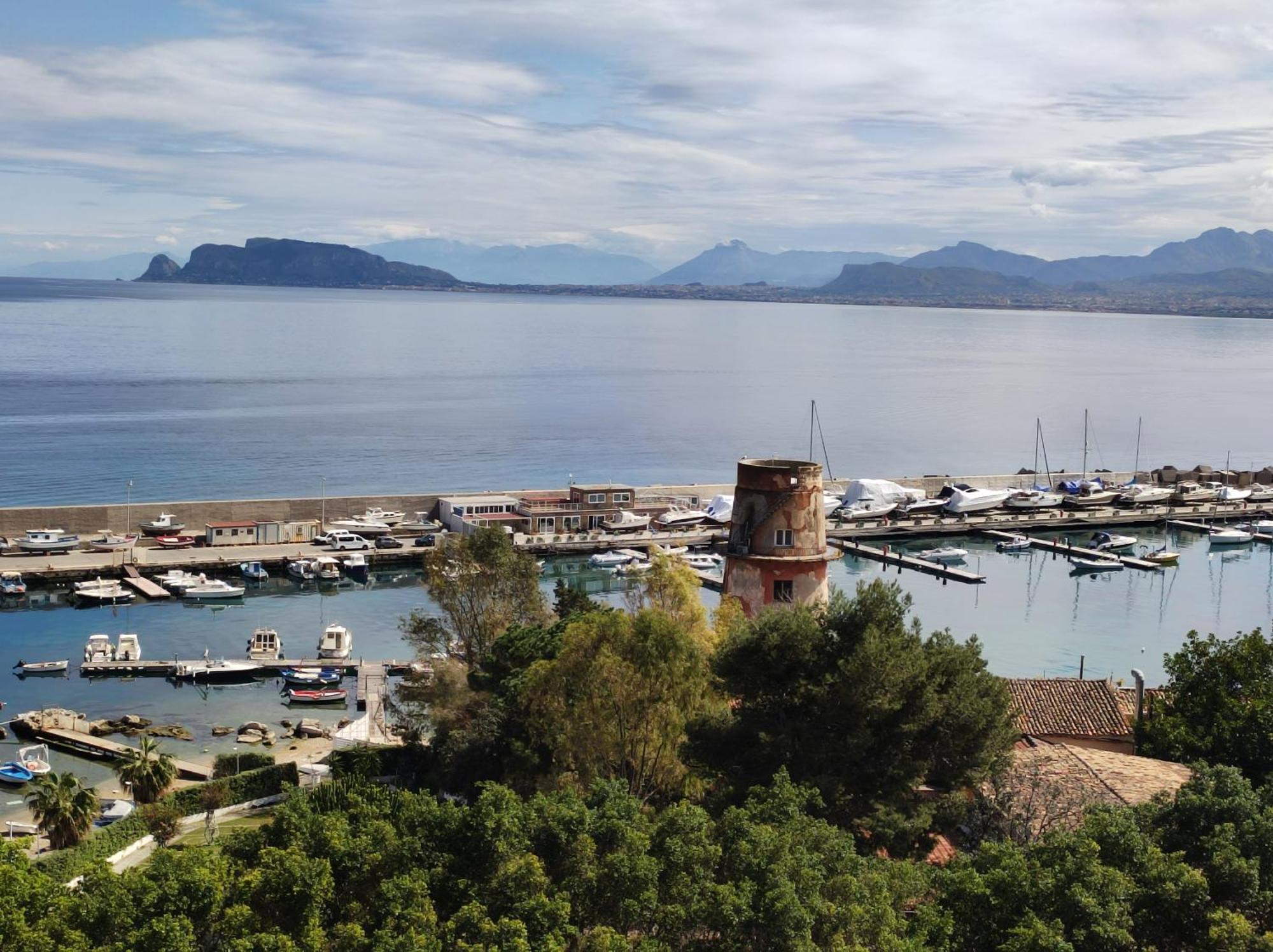 Rineddahouse Panoramico Vista Mare Con Parcheggio Privato Apartment