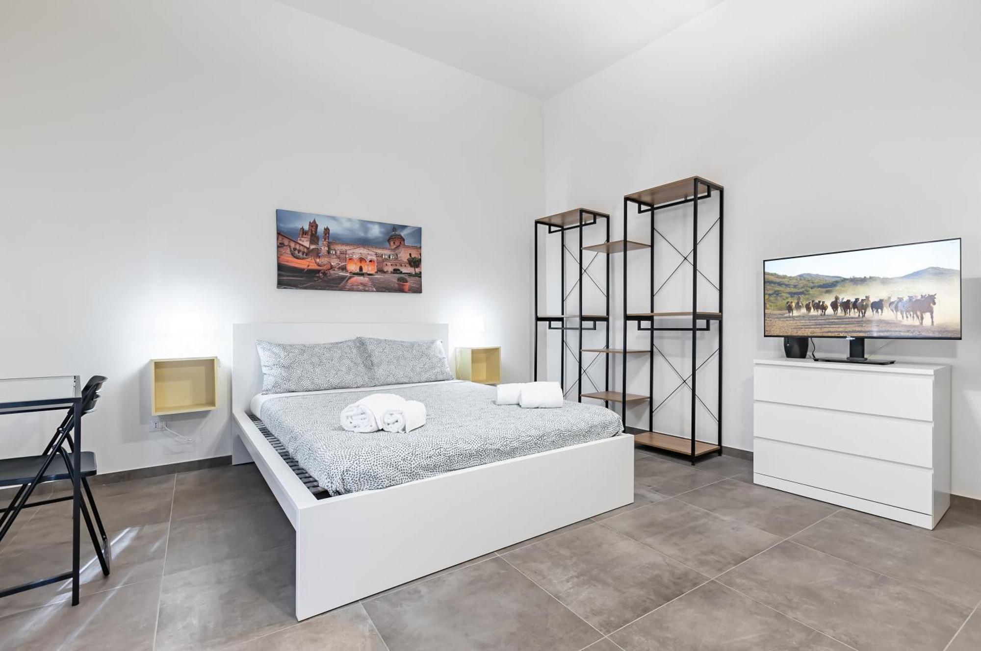 Palazzo Dei Normanni & Ballaro Roomy Modern X9 Apartment