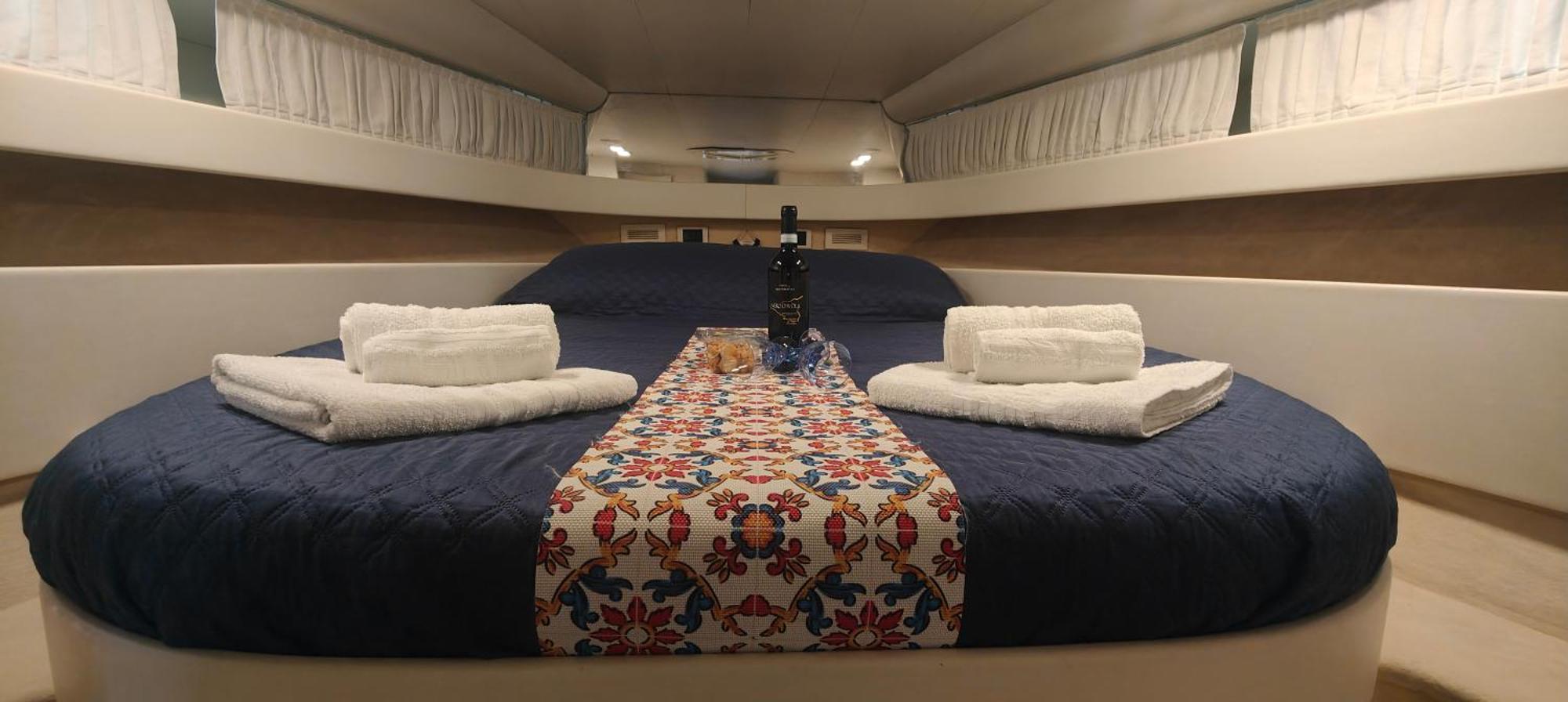 Desire Charming House Boat Botel