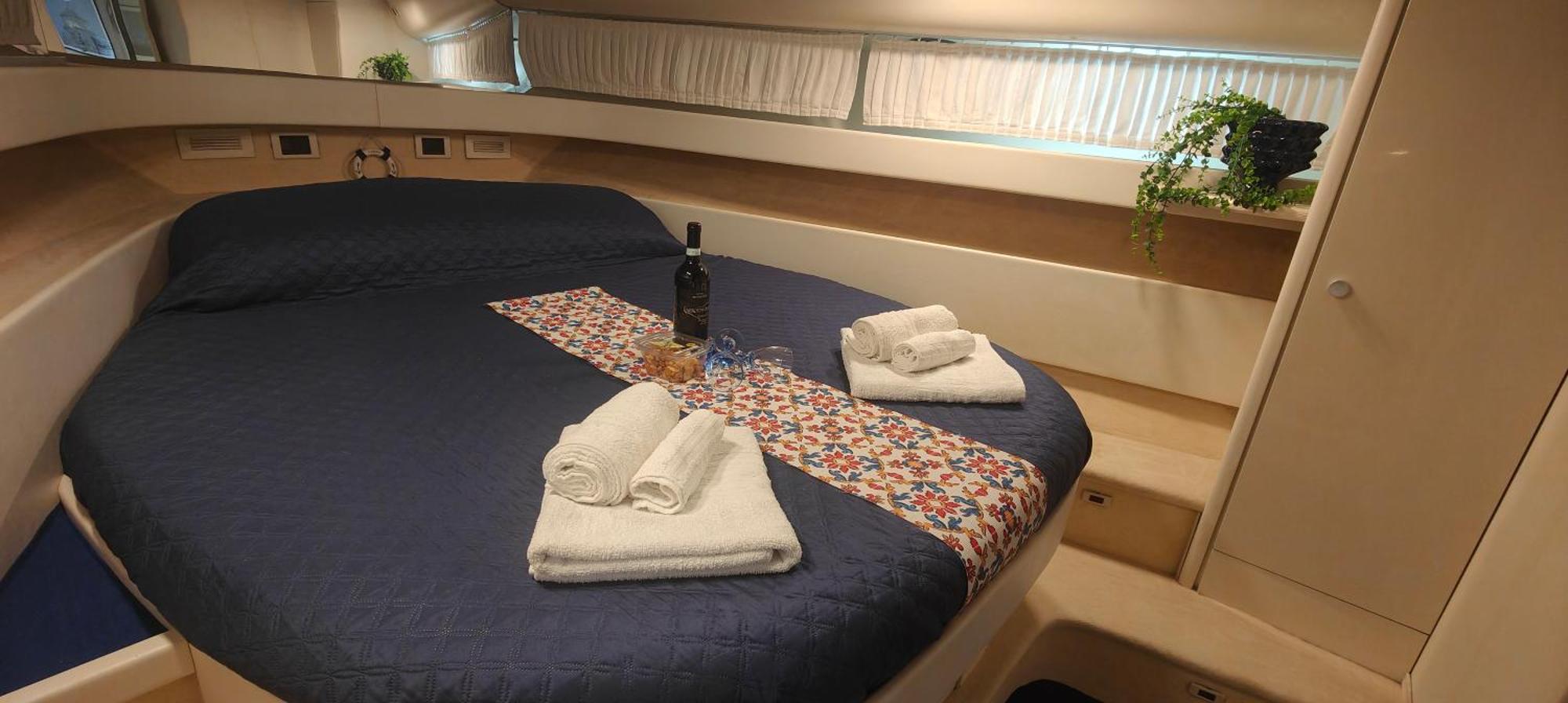 Botel Desire Charming House Boat