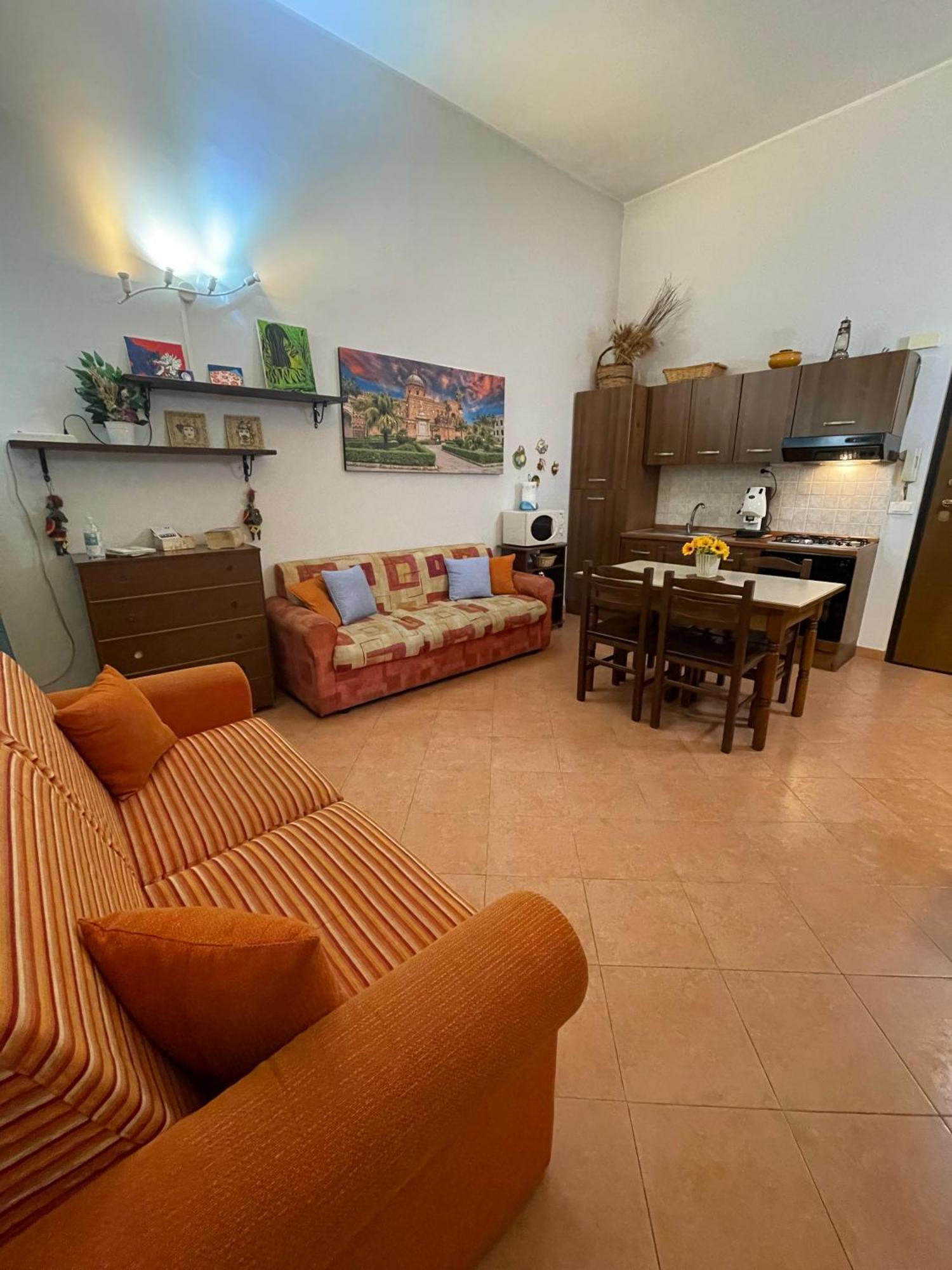 Hola Cathedral House