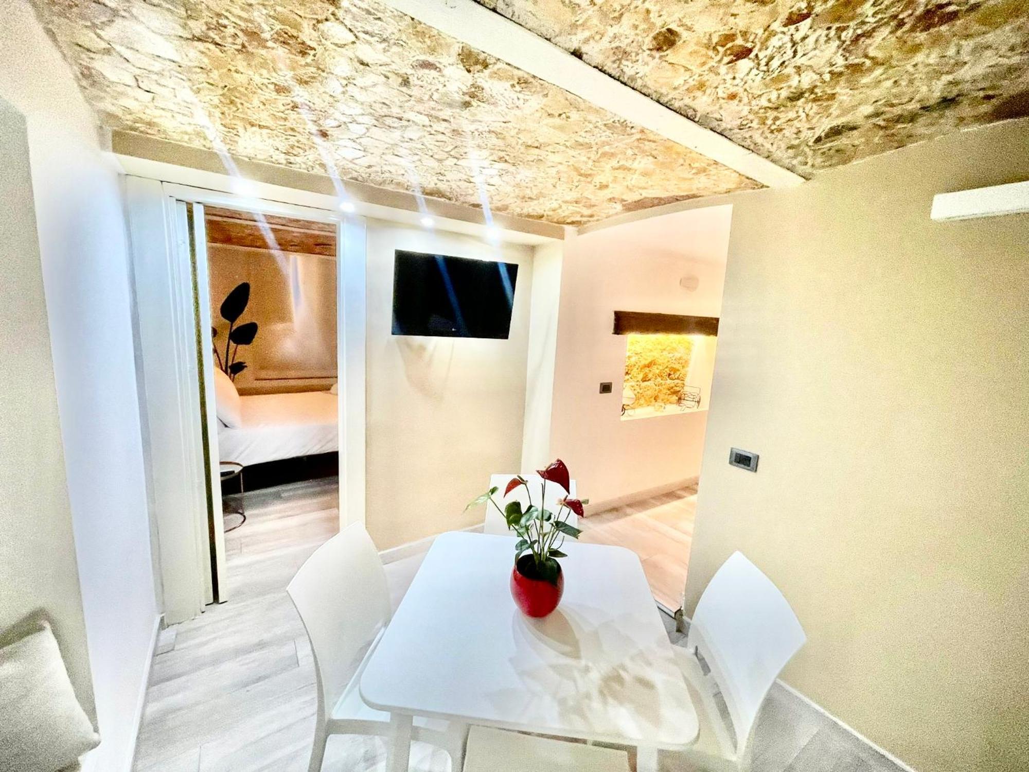 A Centro Vicino Stazione Mercato E Attrazioni Apartment *
