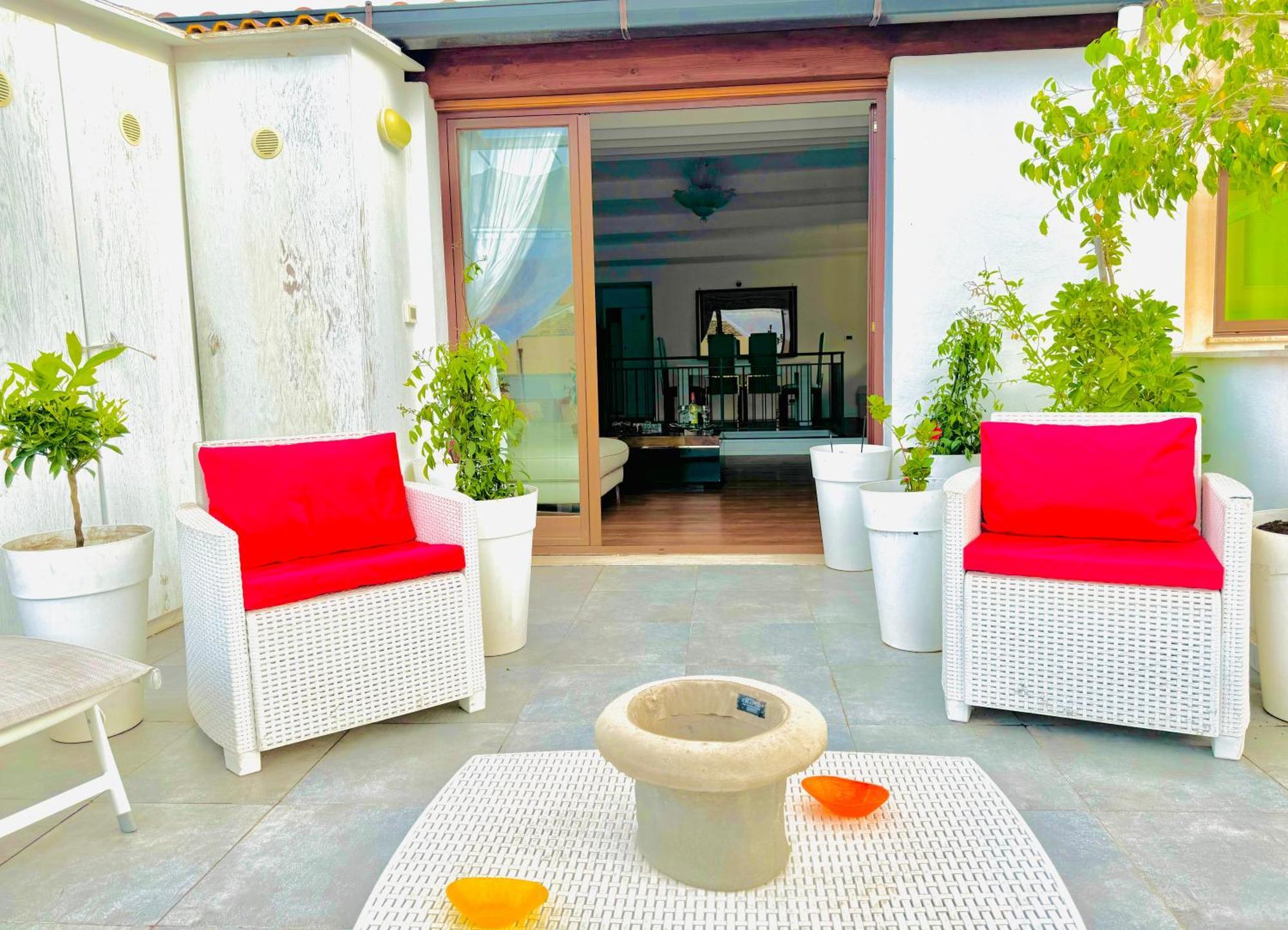 Meetup On The Terrace View With Private Parking