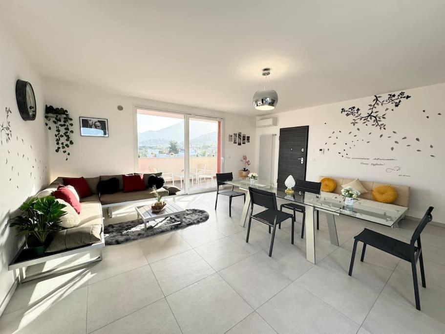 Attico Magnificent Wi-fi/free Parking Apartment