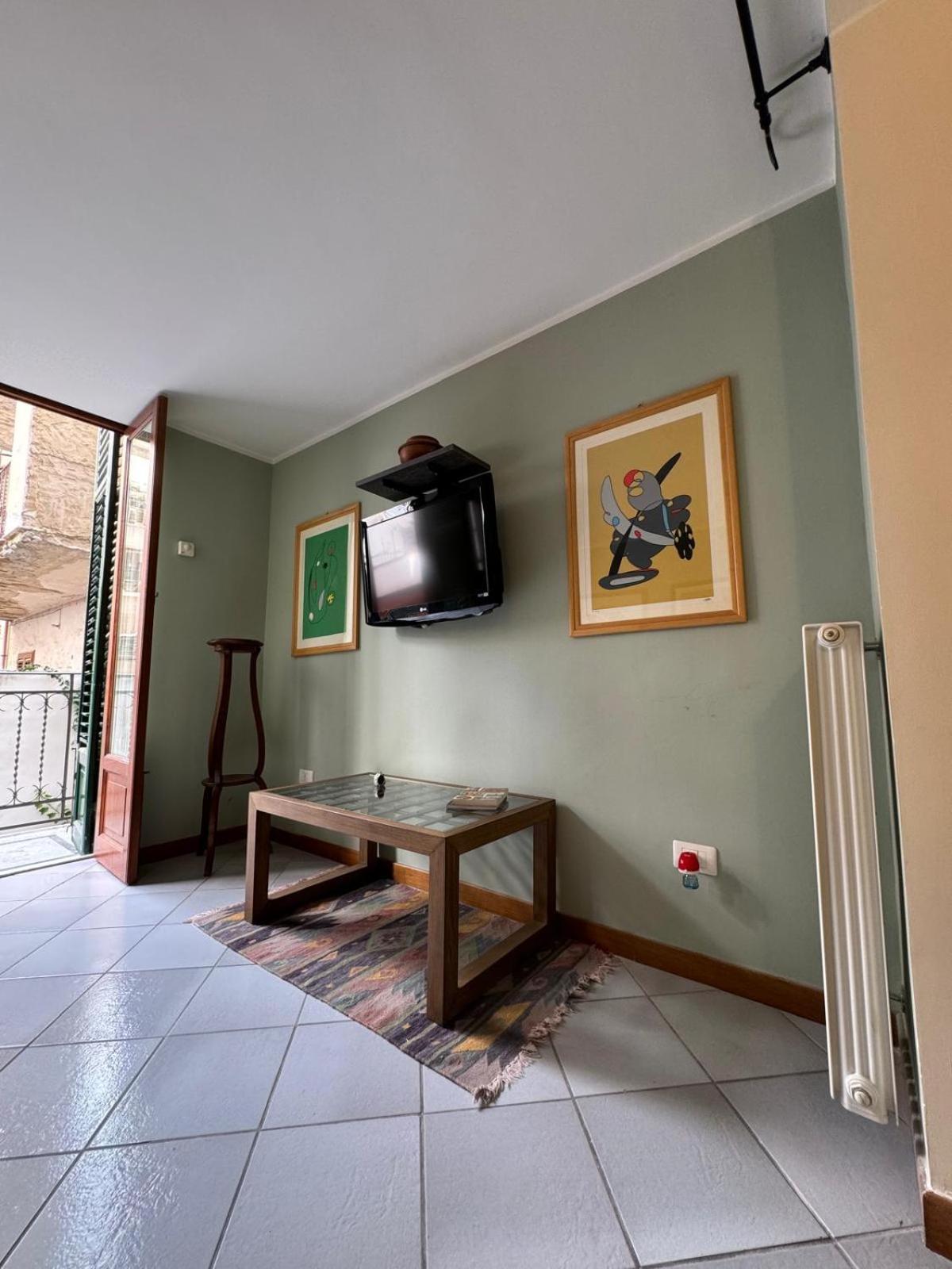Apartment Voile Rouge