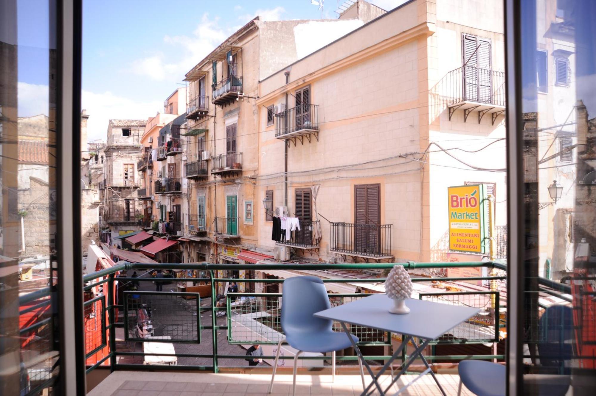 Le Finestre Su Ballaro Apartment
