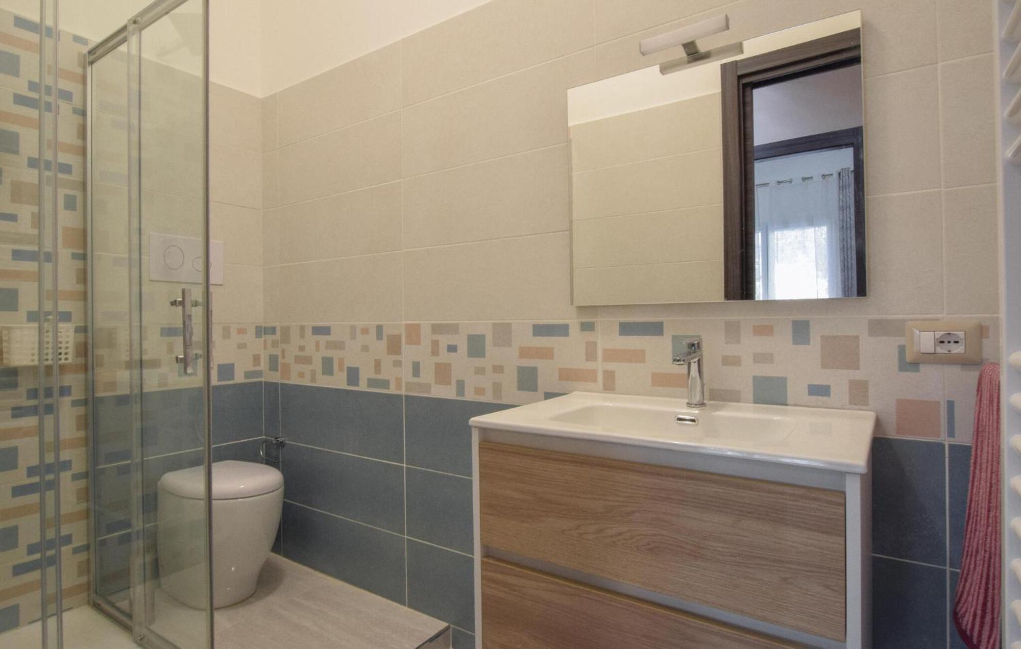 Apartamento Gorgeous In With Kitchen