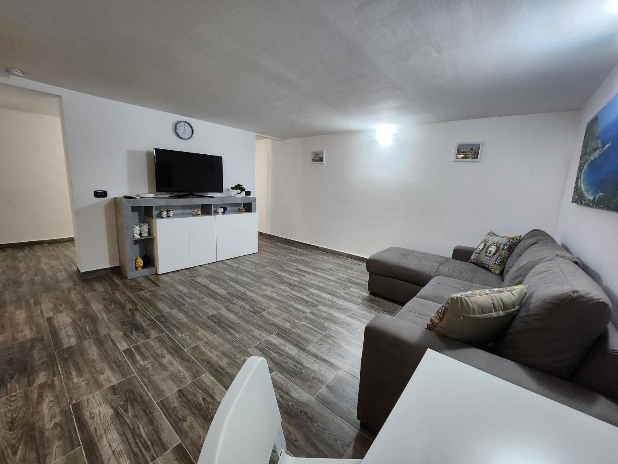 Don Vito's Home, Dsg2 Short Lets, 250 Mt Metro Apartment