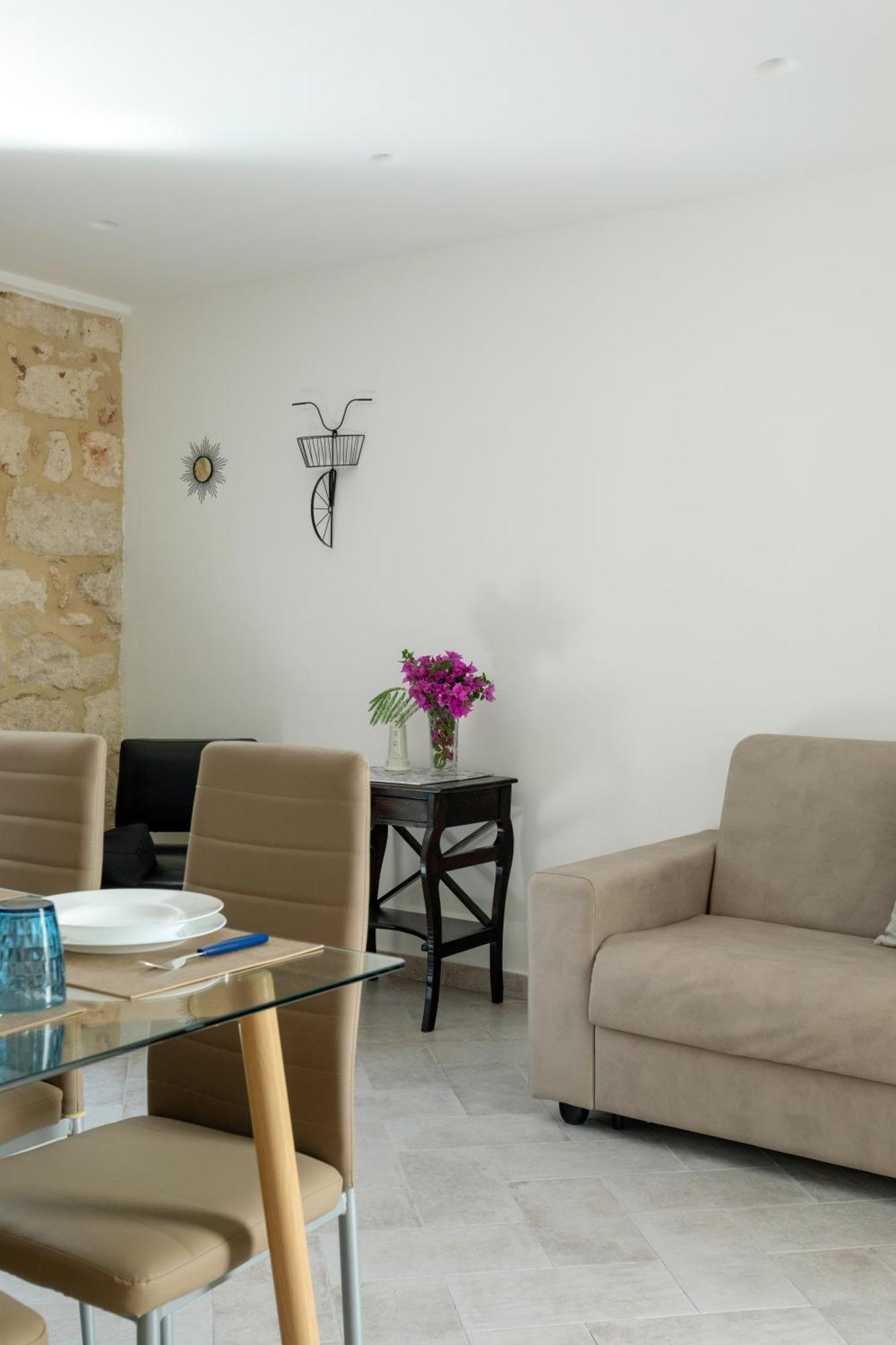Rys Mondello House *