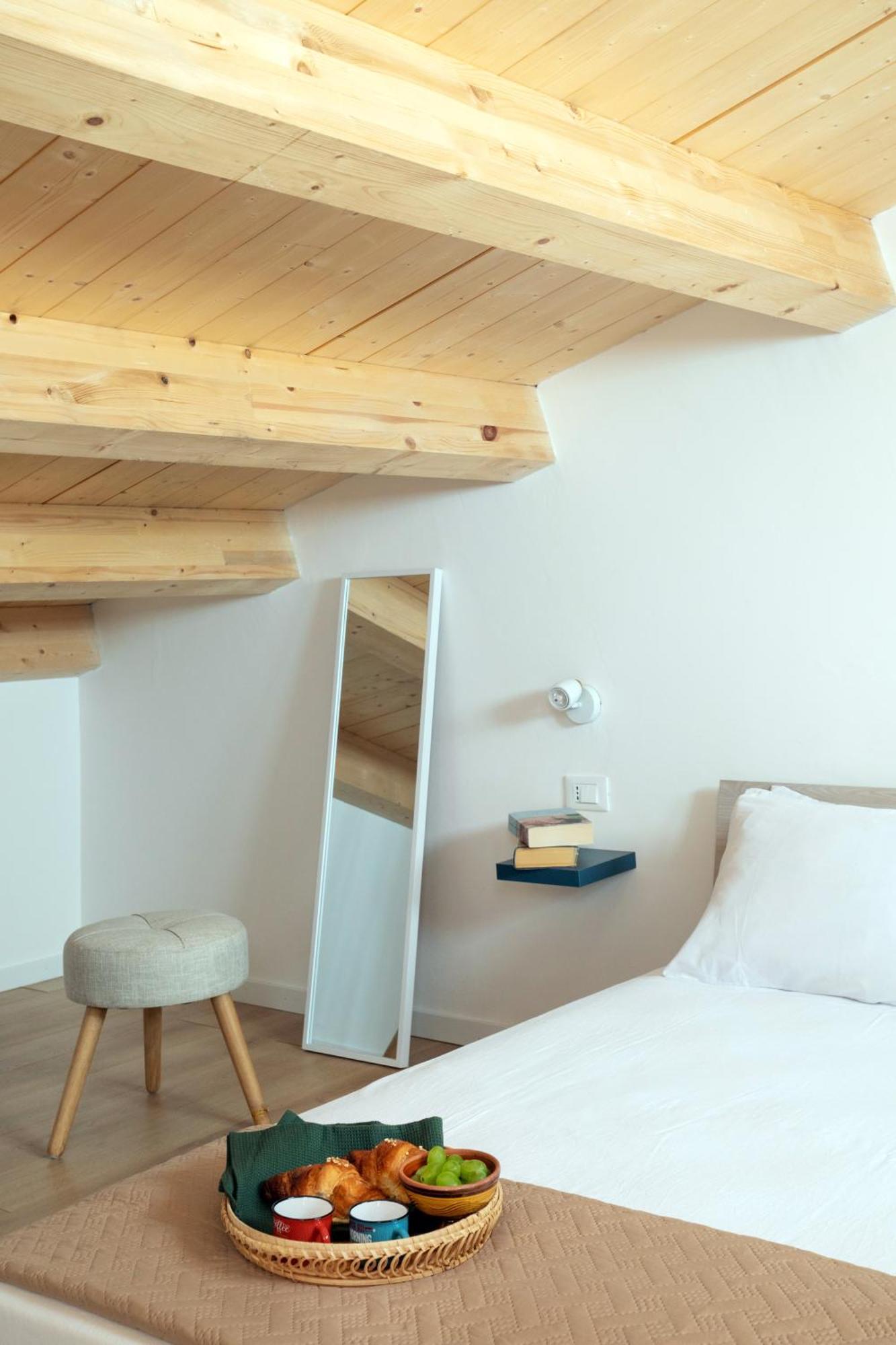 Rys Mondello House Apartment