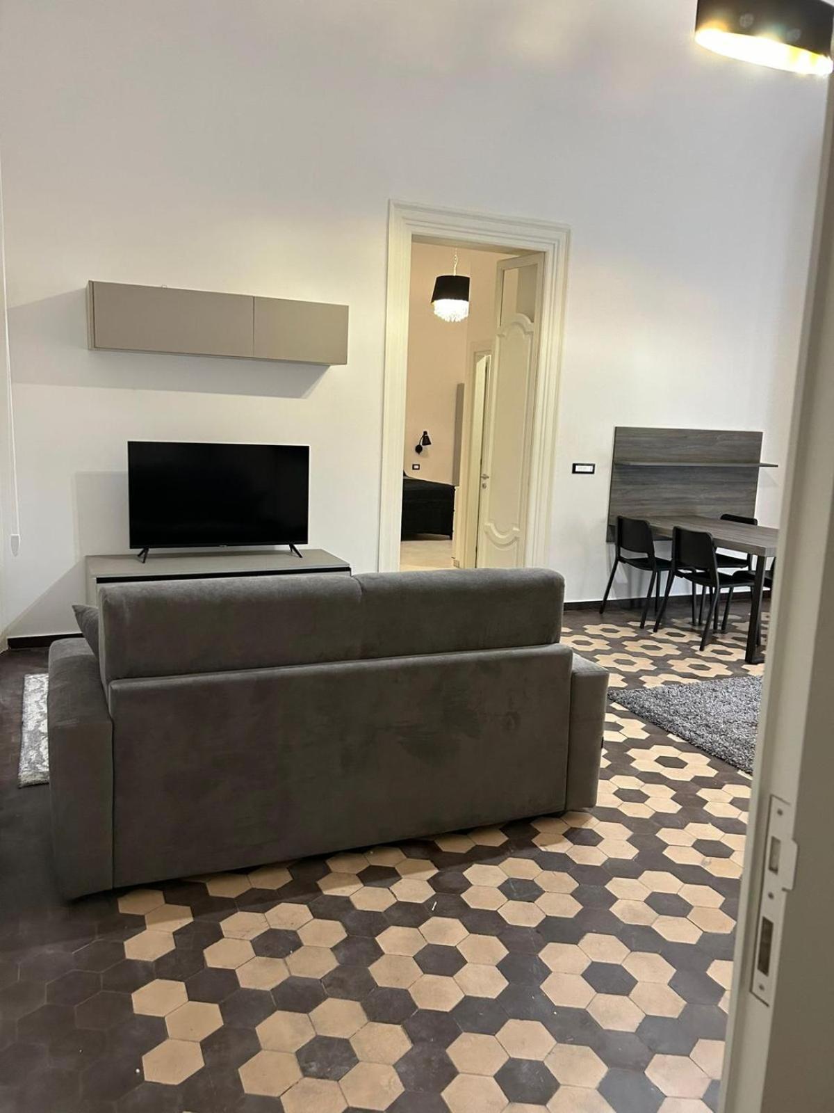Margot House Apartment *