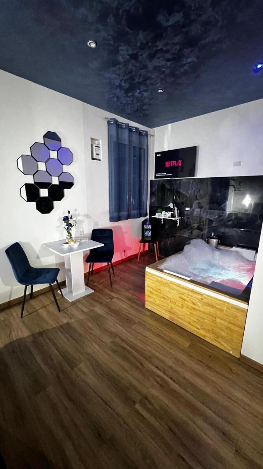 Di Fronte Zisa Apartment *