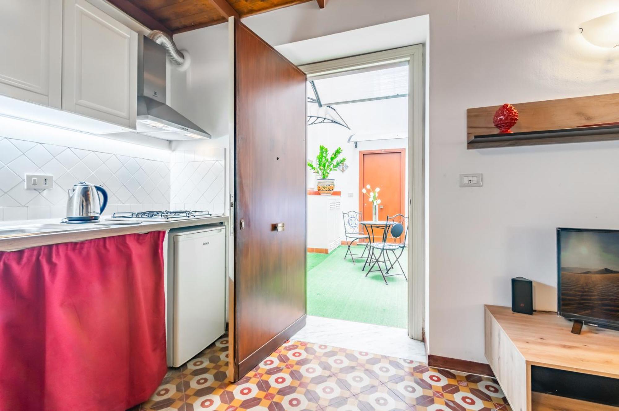 The Traveller's House - Station Apartment