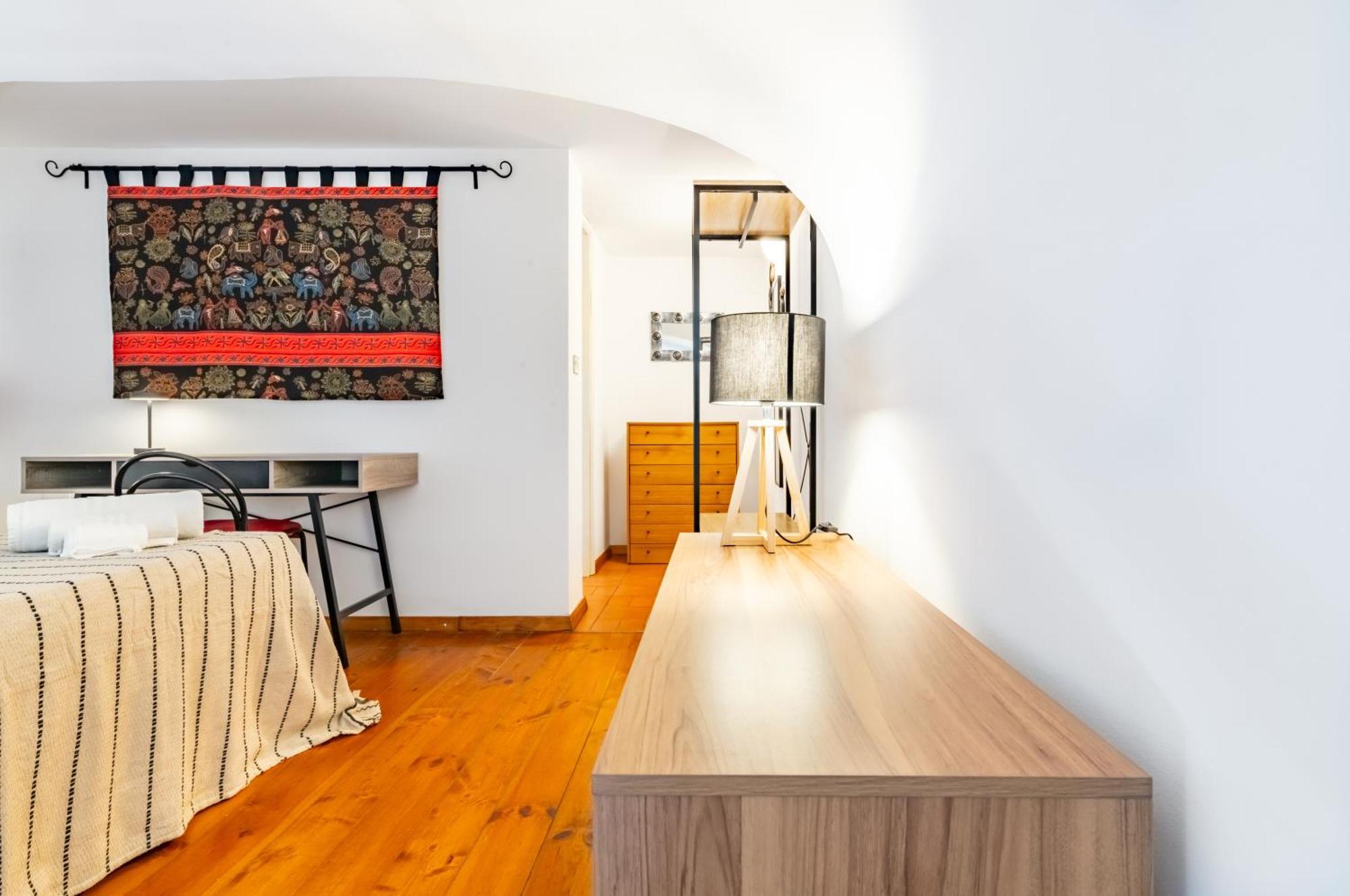 The Traveller's House - Station Apartment *