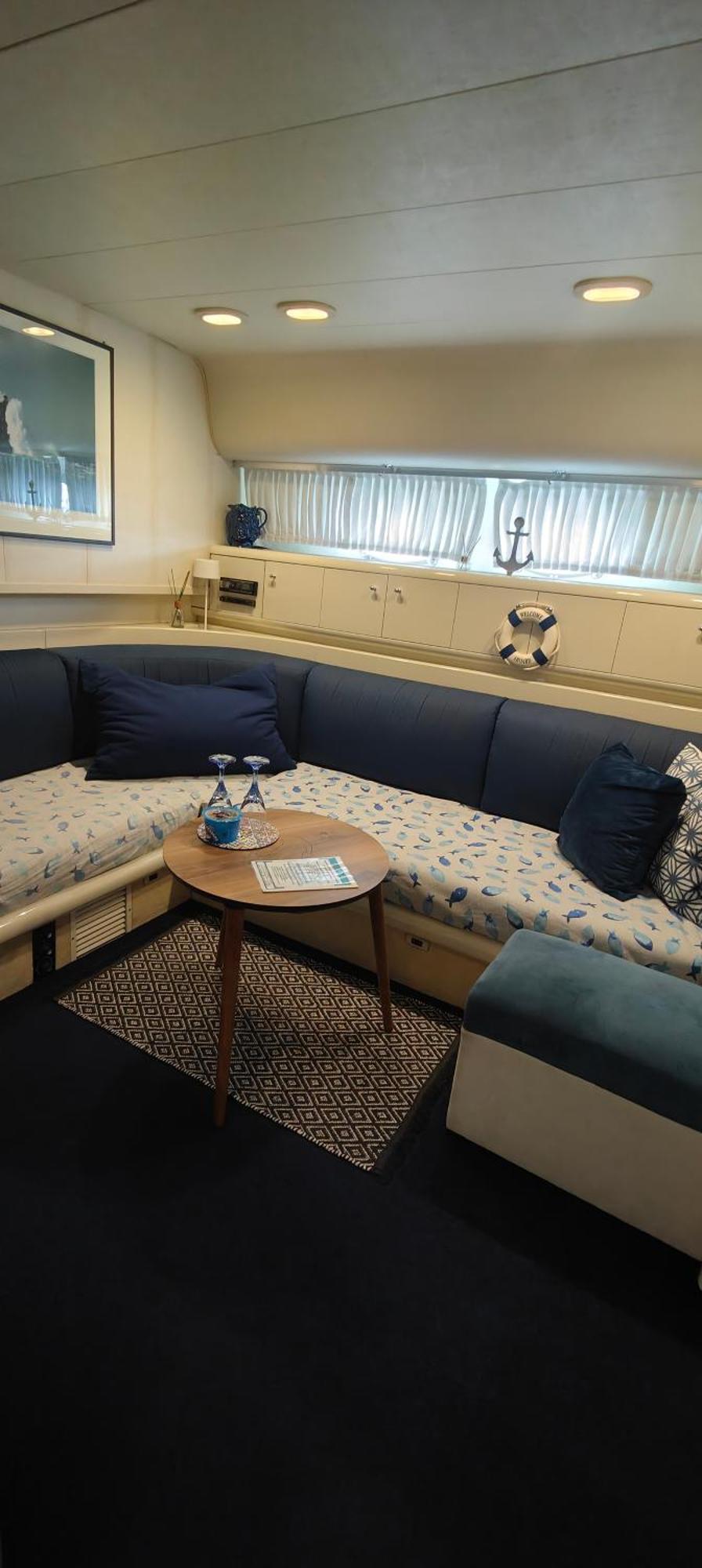 Botel Desire Charming House Boat Palermo