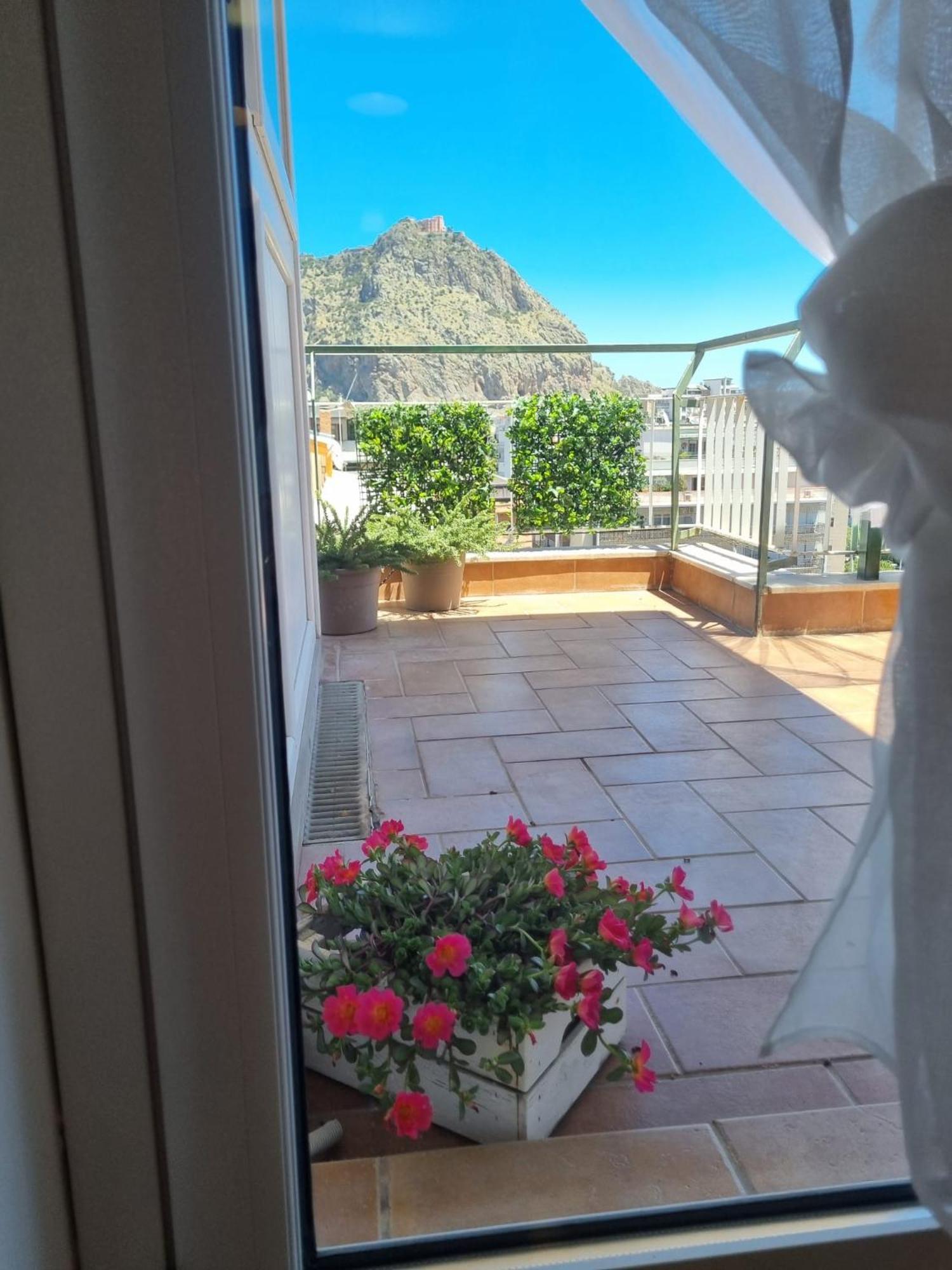 House & Free Parking By Perry-holiday Apartment *