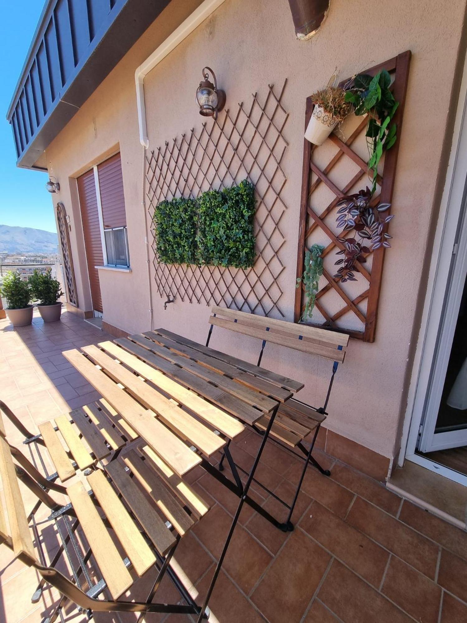 House & Free Parking By Perry-holiday Apartment