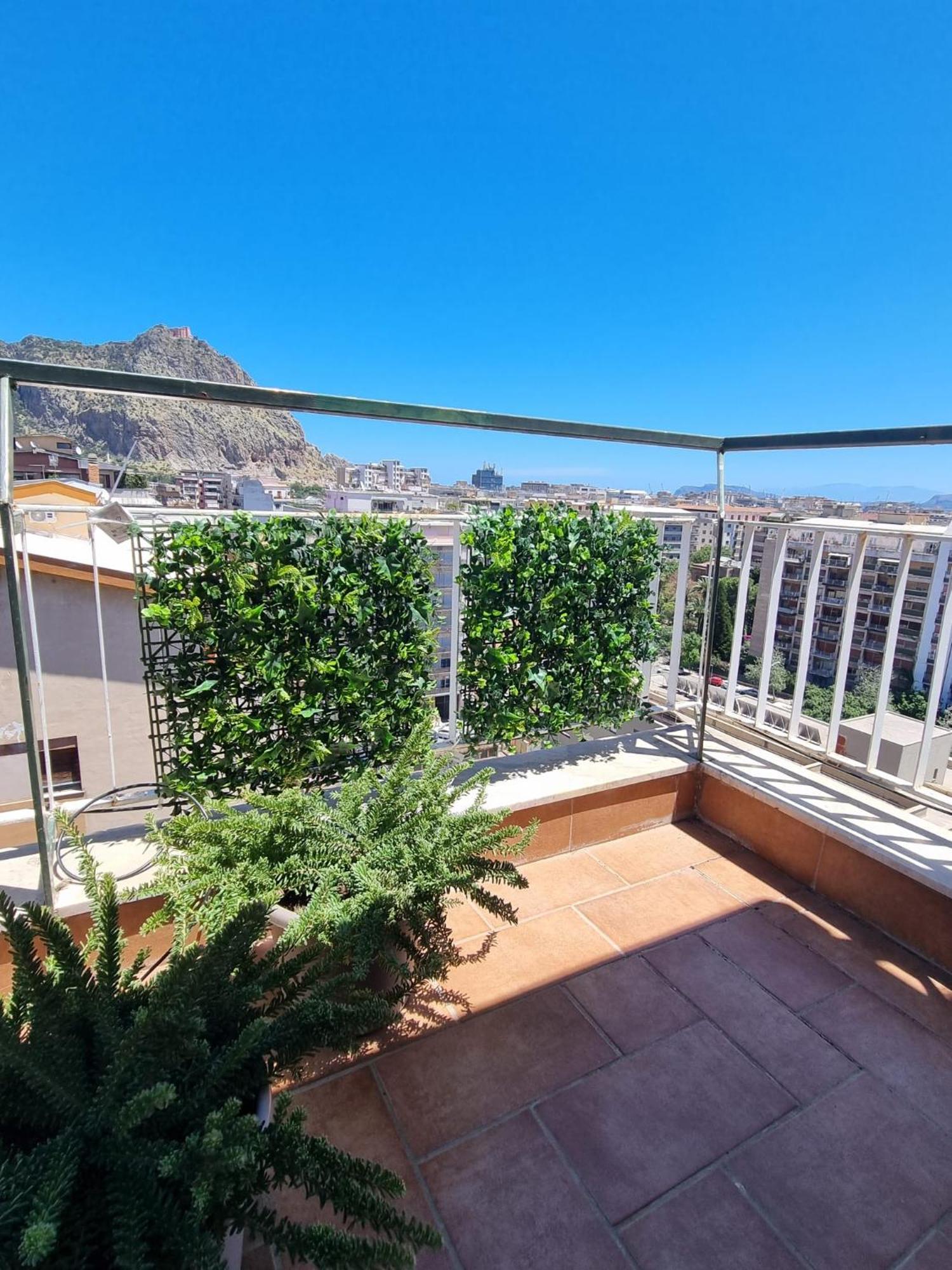 Apartment House & Free Parking By Perry-holiday *