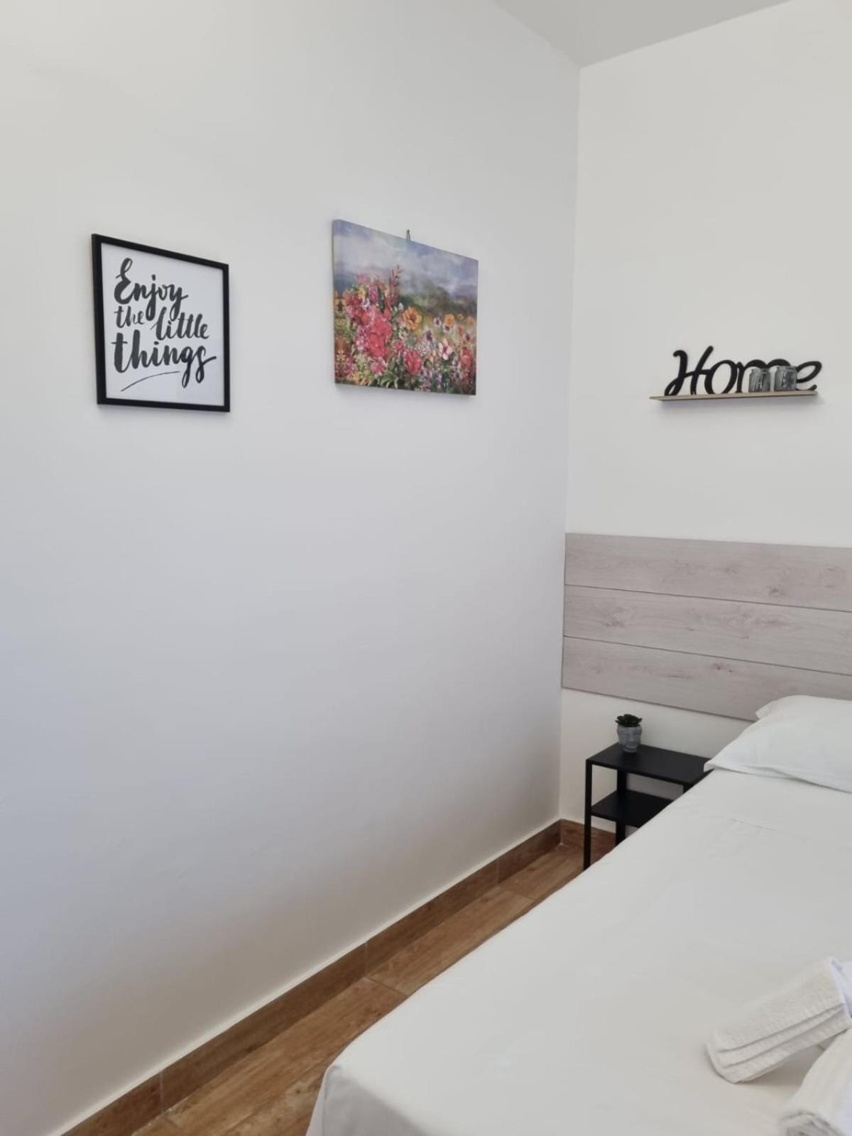 House & Free Parking By Perry-holiday *
