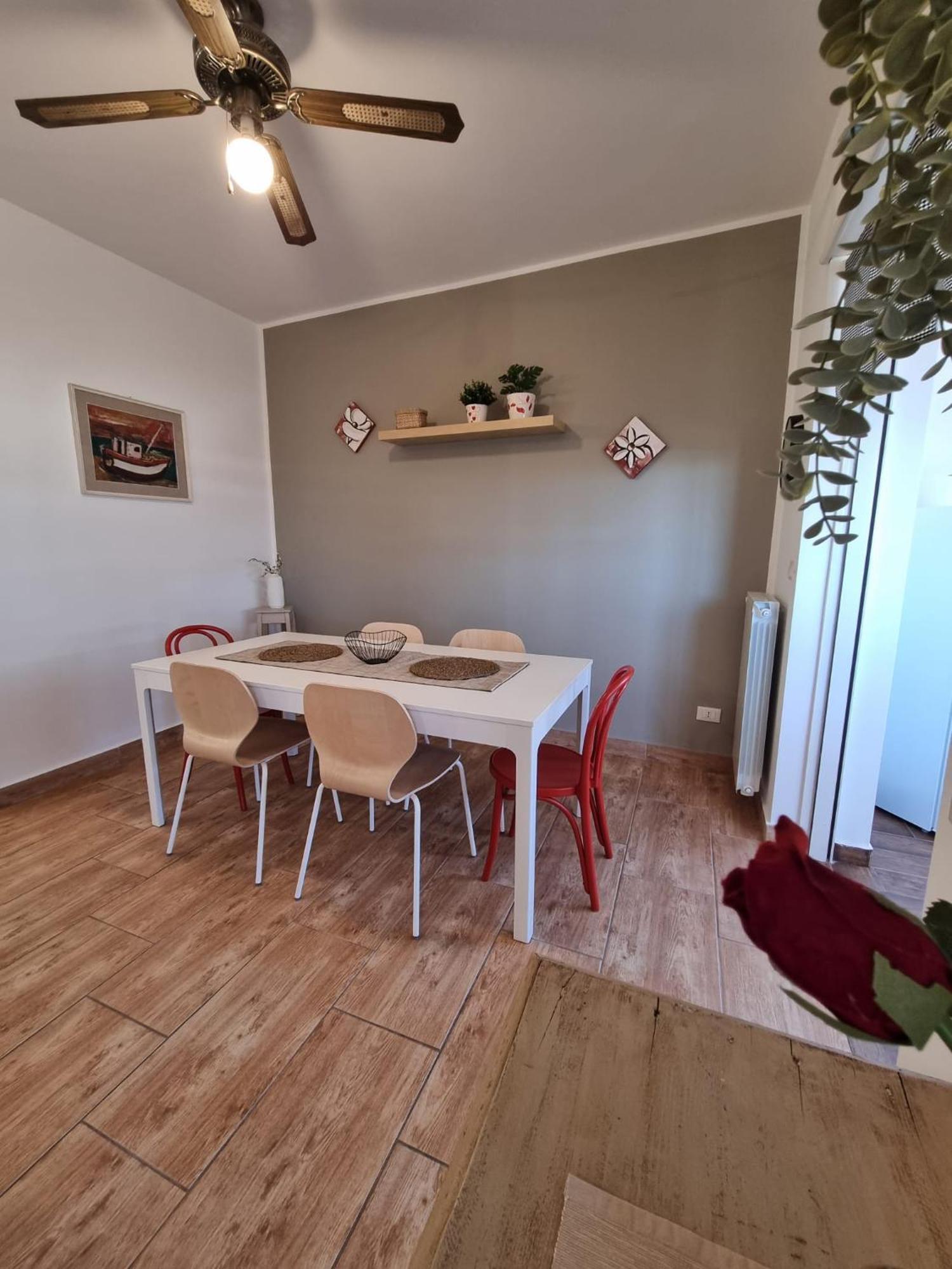 Apartment House & Free Parking By Perry-holiday *