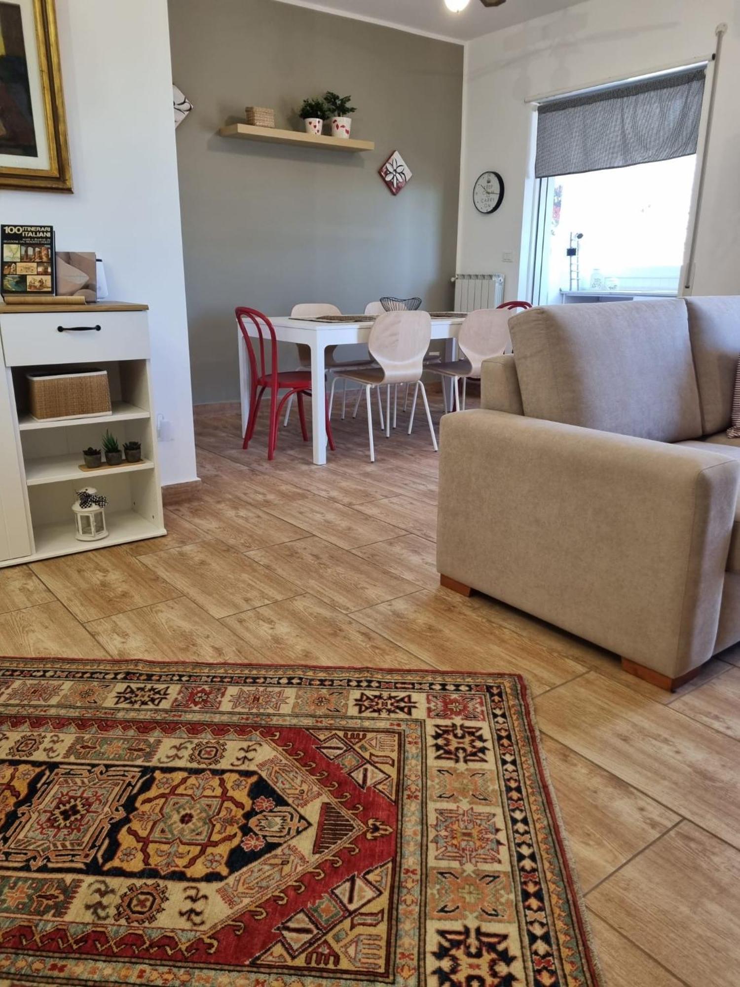 House & Free Parking By Perry-holiday *