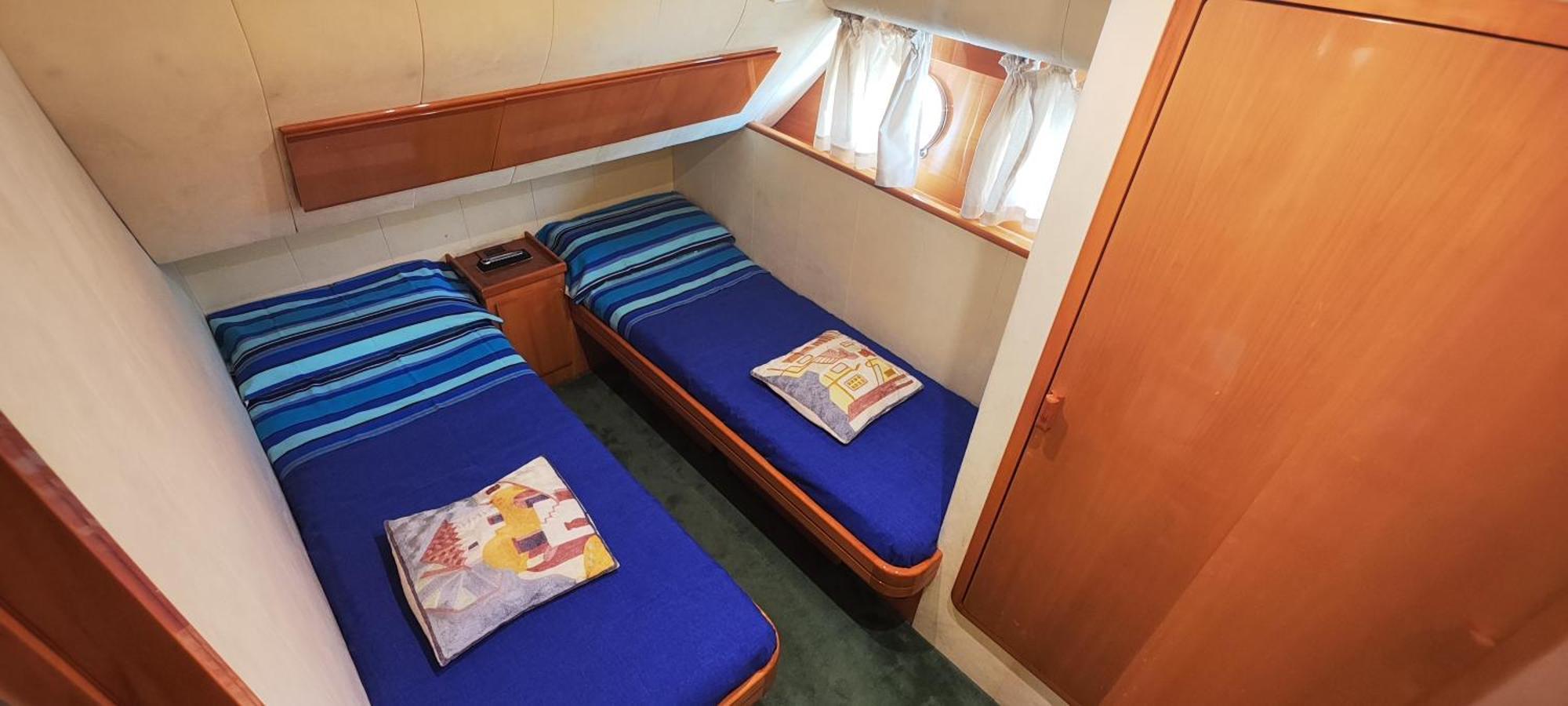 Moonlight Houseboat