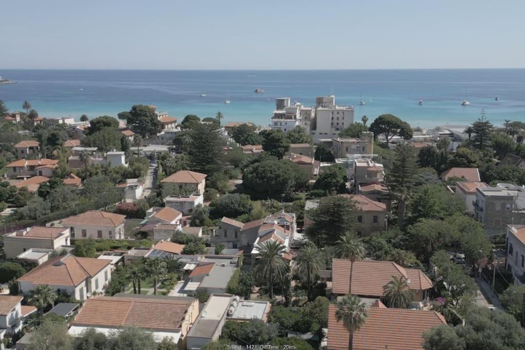By The Sea Mondello Apartamento *