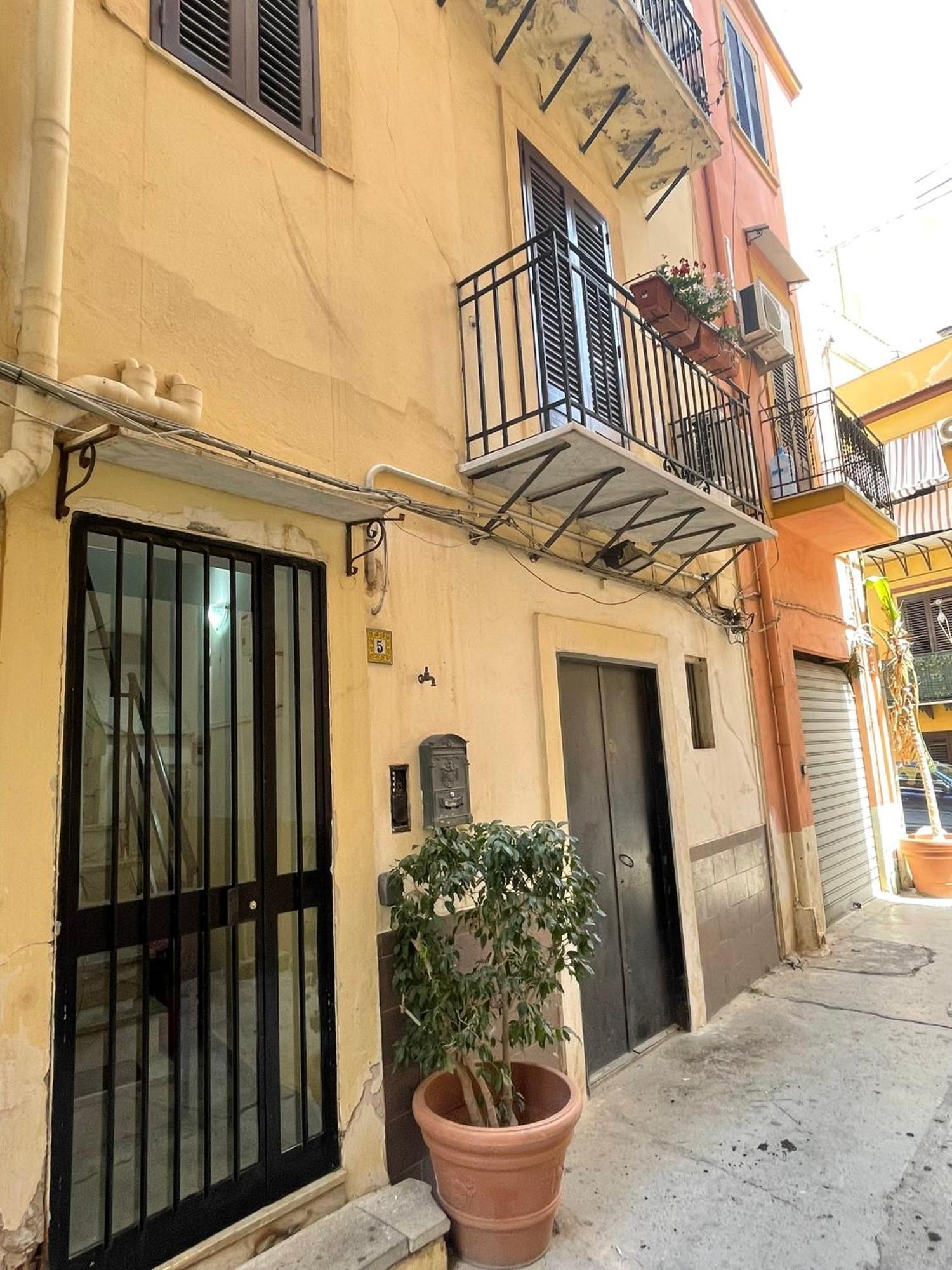 Punto Politeama Apartment *