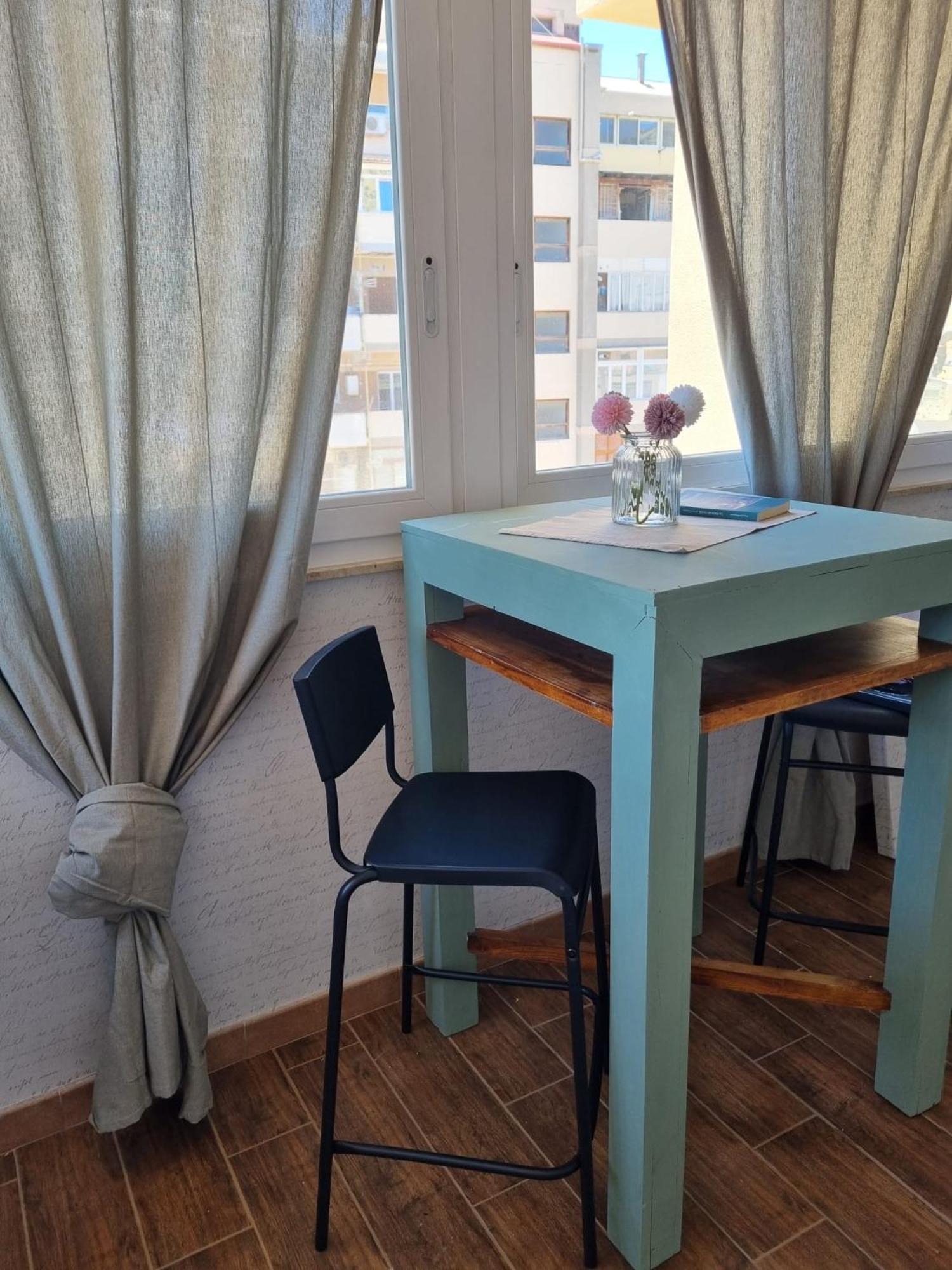 House & Free Parking By Perry-holiday Apartment